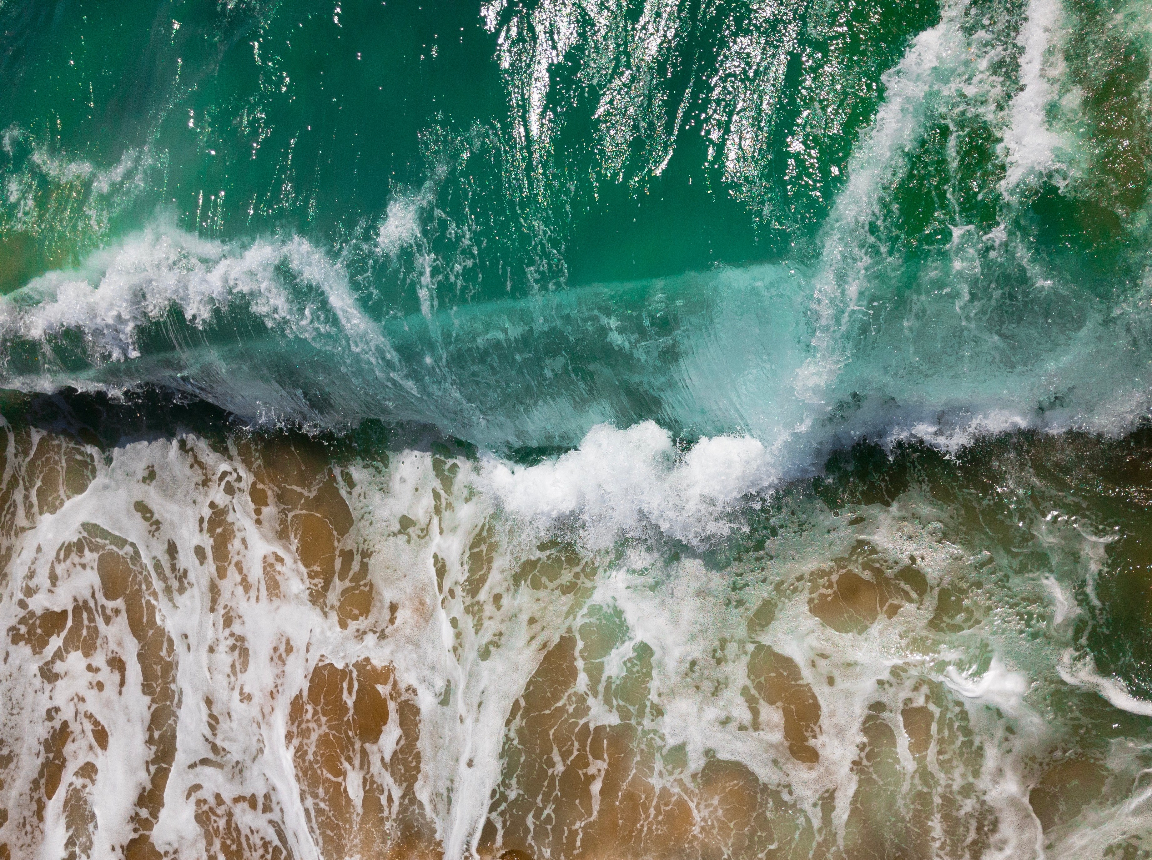 wave crashing on the sandy beach at balboa island, wave crashing 4k, HD Wallpaper