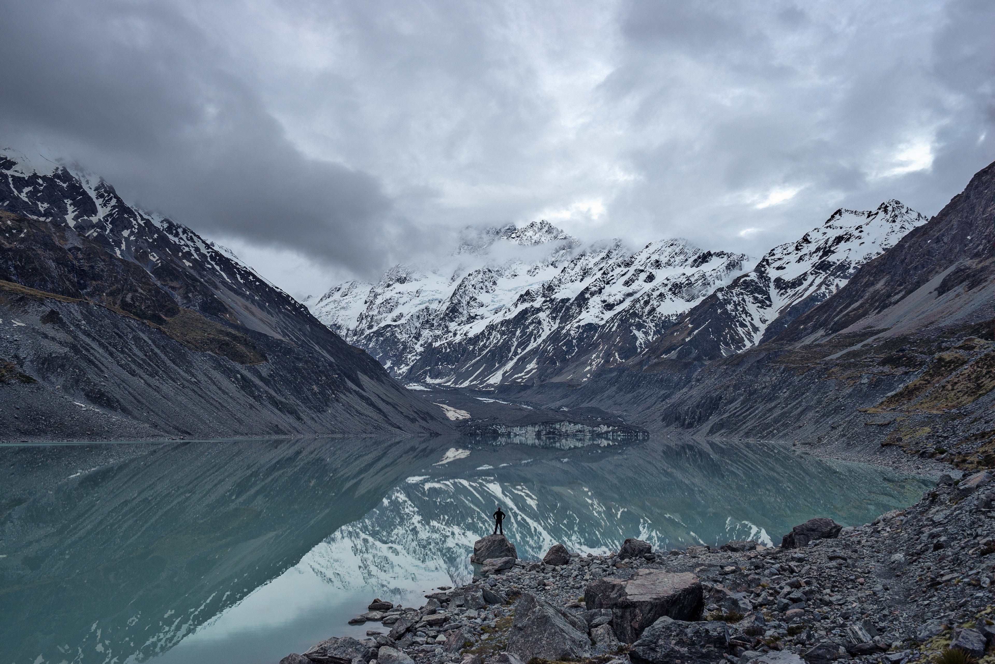 snowy mountains are reflected in the water of hooker lake, snow hooker lake 4k, HD Wallpaper