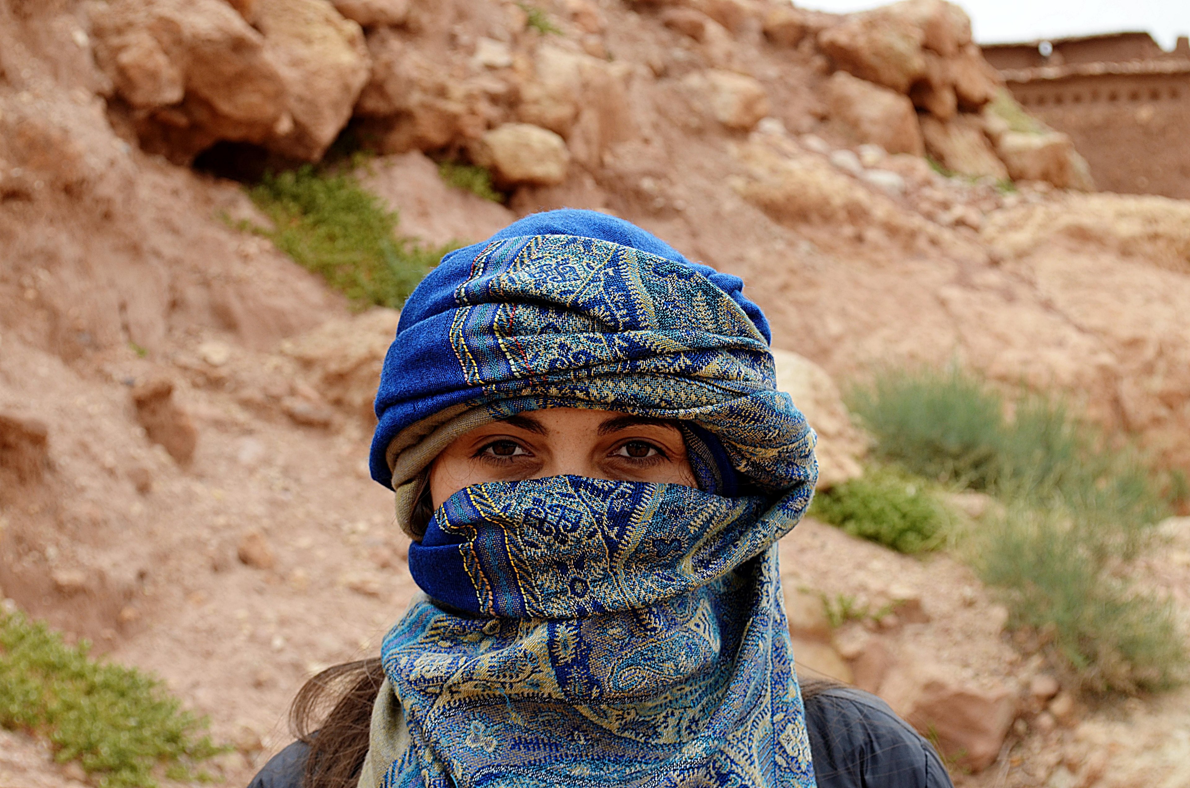 portrait of woman in a headscarf in the merzouga erg chebbi desert, woman in the desert 4k, HD Wallpaper