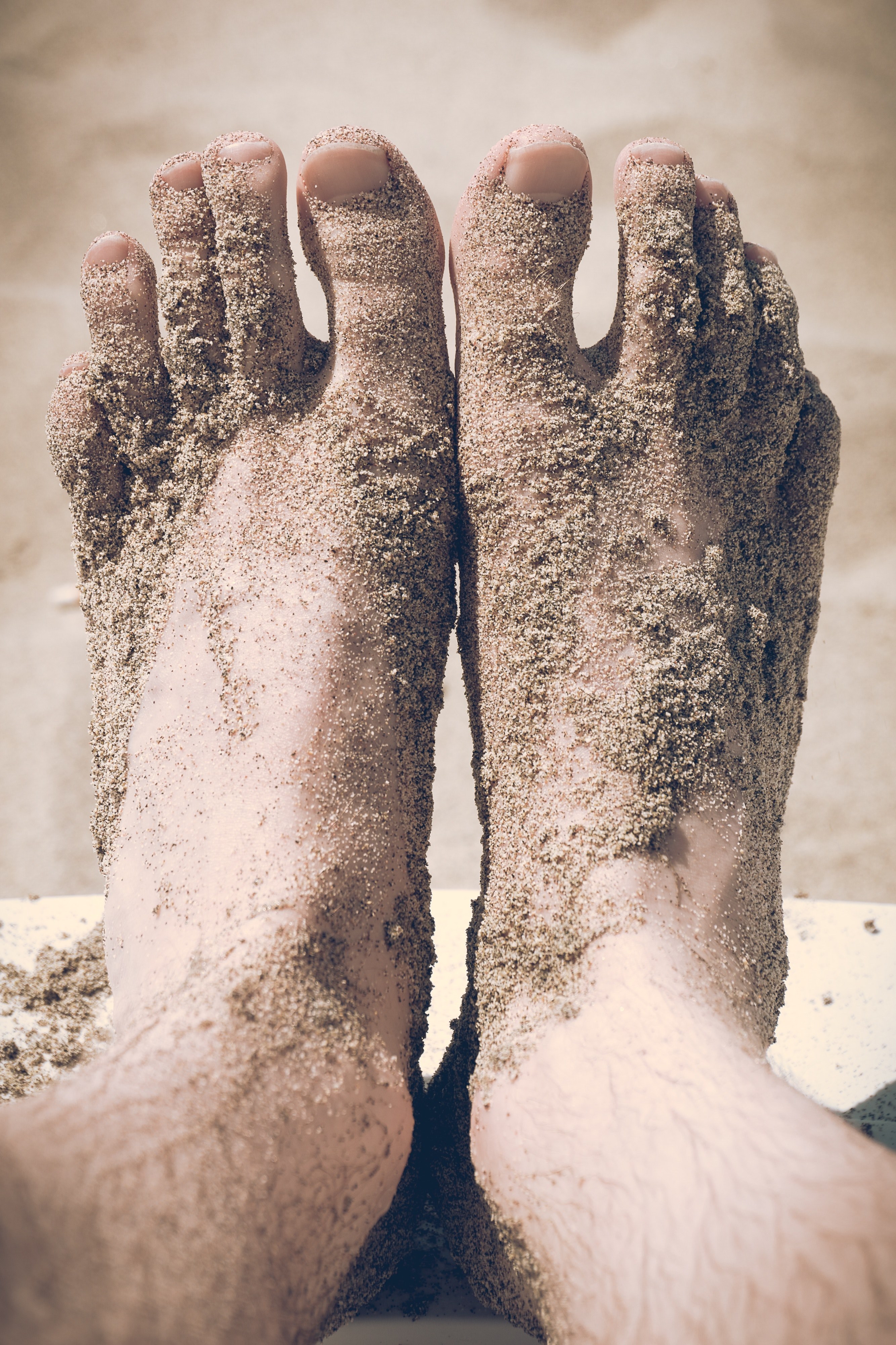 view of the feet covered in beach sand, feet covered in beach sand 4k, Phone HD Wallpaper