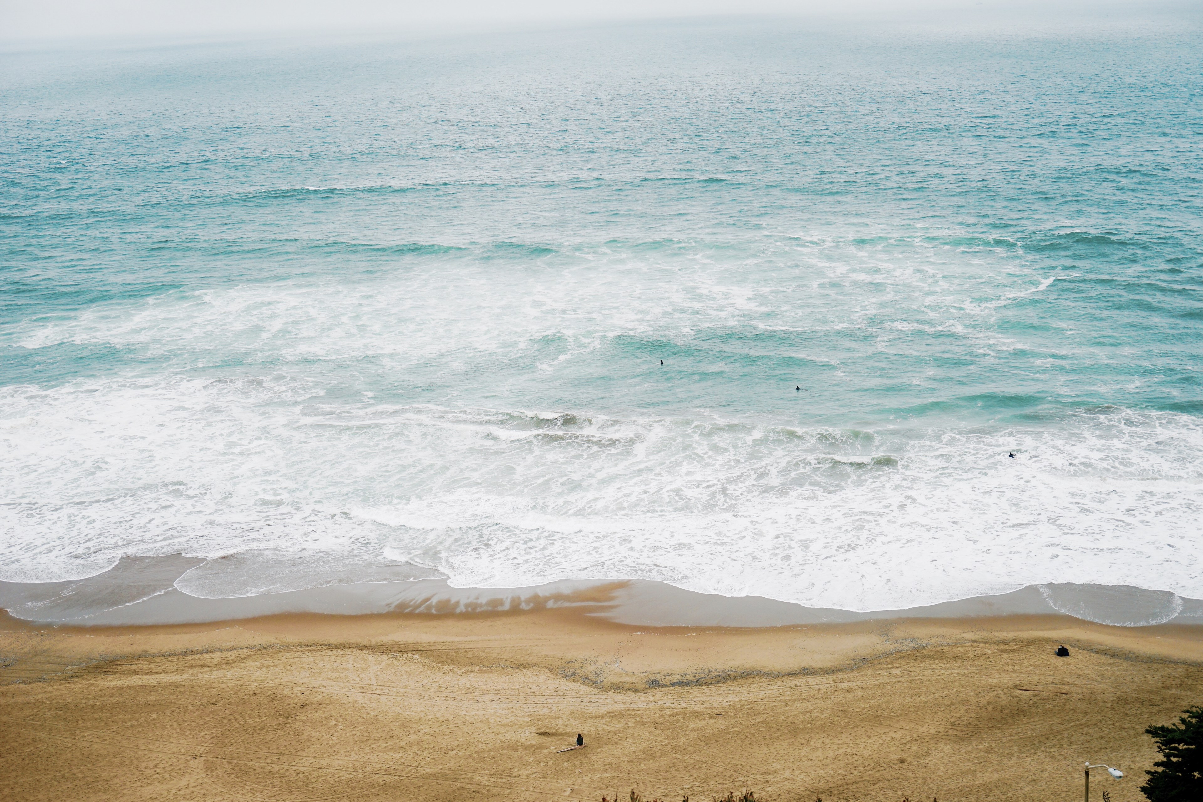 drone view of the ocean washing on the sand beach at ocean beach, ocean and waves 4k, HD Wallpaper