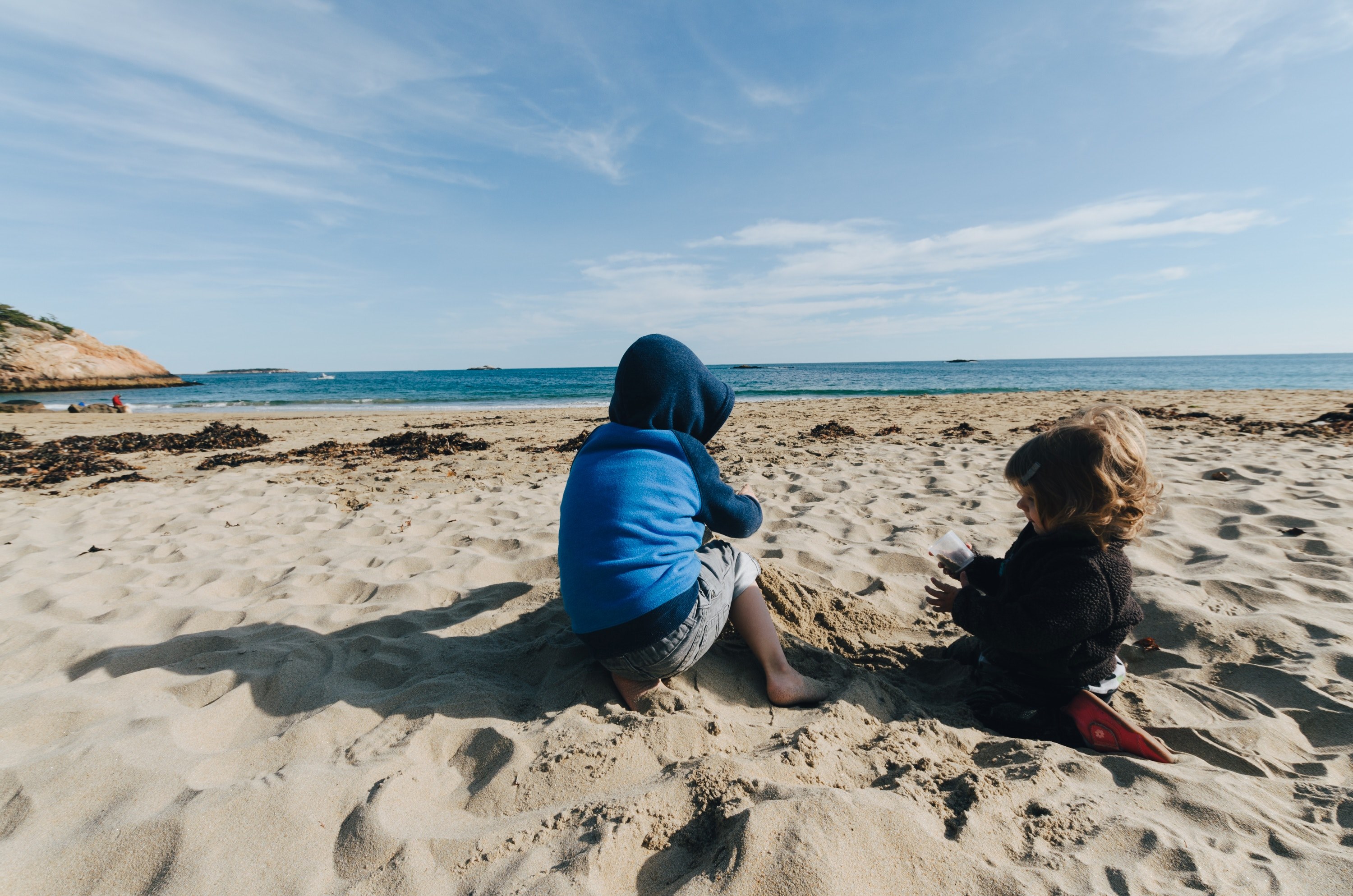 child barefoot hood and curl 4k, HD Wallpaper
