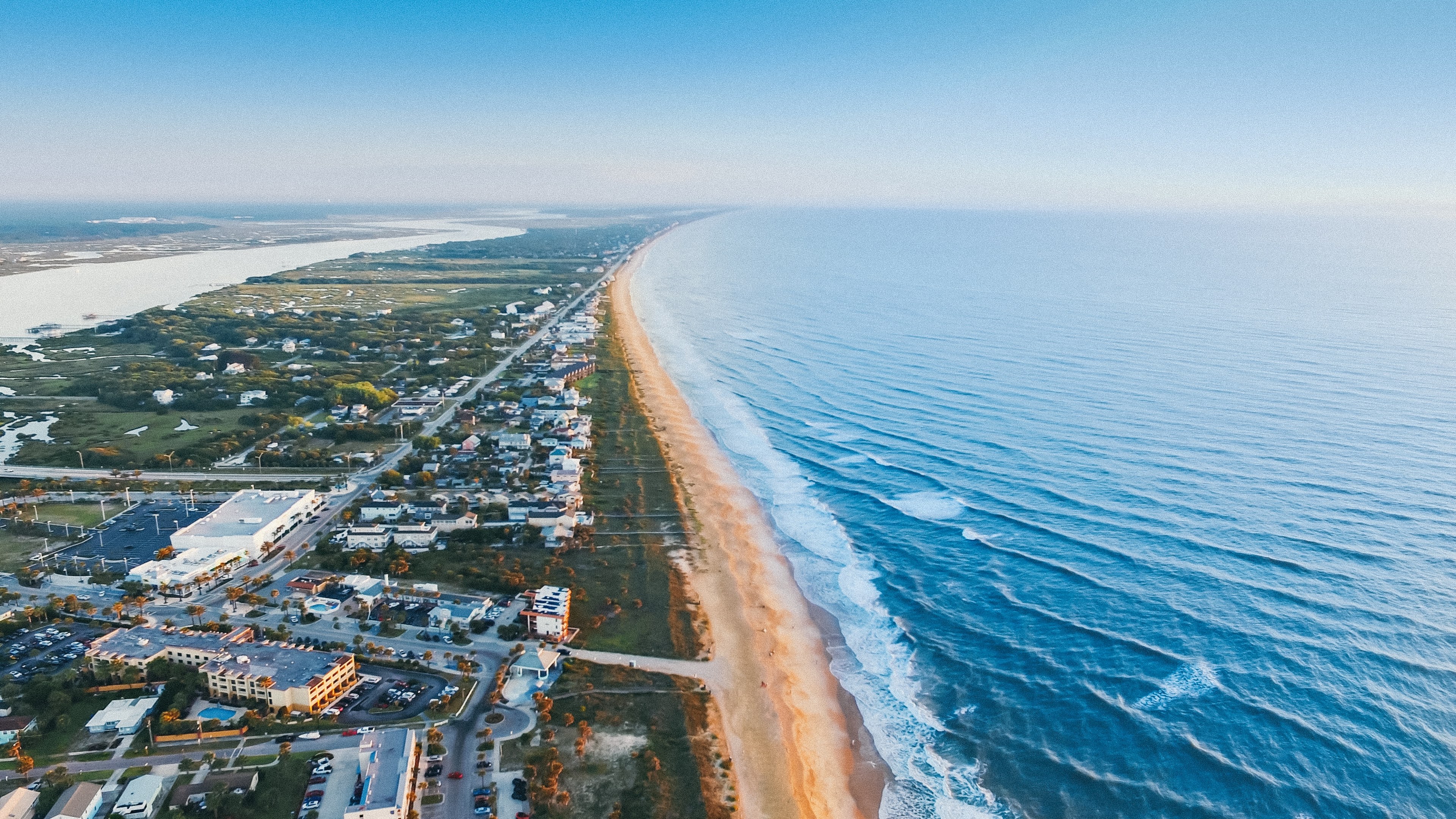 drone aerial view of a populated coastline by the ocean in st_ augustine florida united states, drone view of the coastline 4k, HD Wallpaper