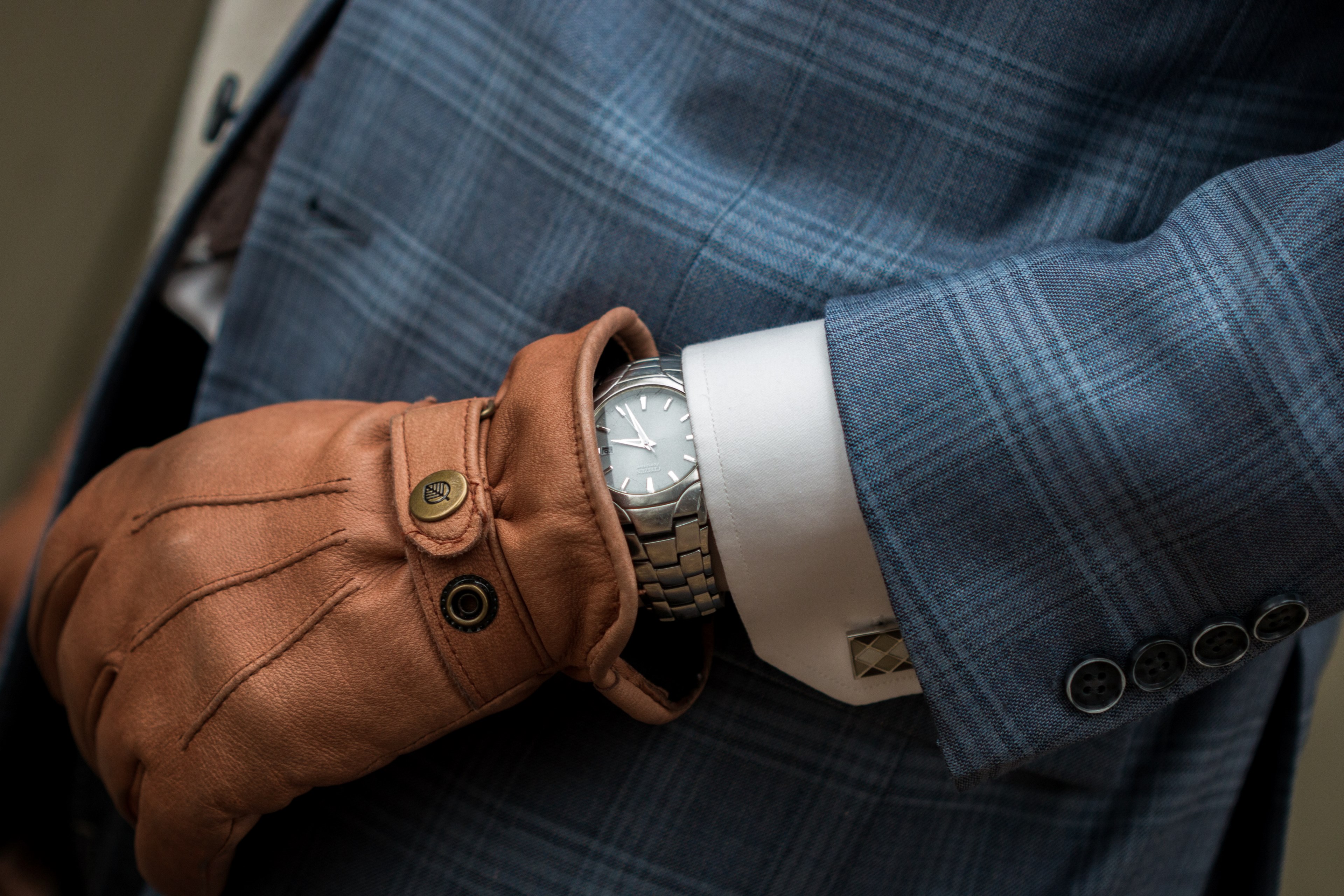 close up of a man in a formal suit with an elegant watch and a leather glove, businessmans leather glove 4k, HD Wallpaper
