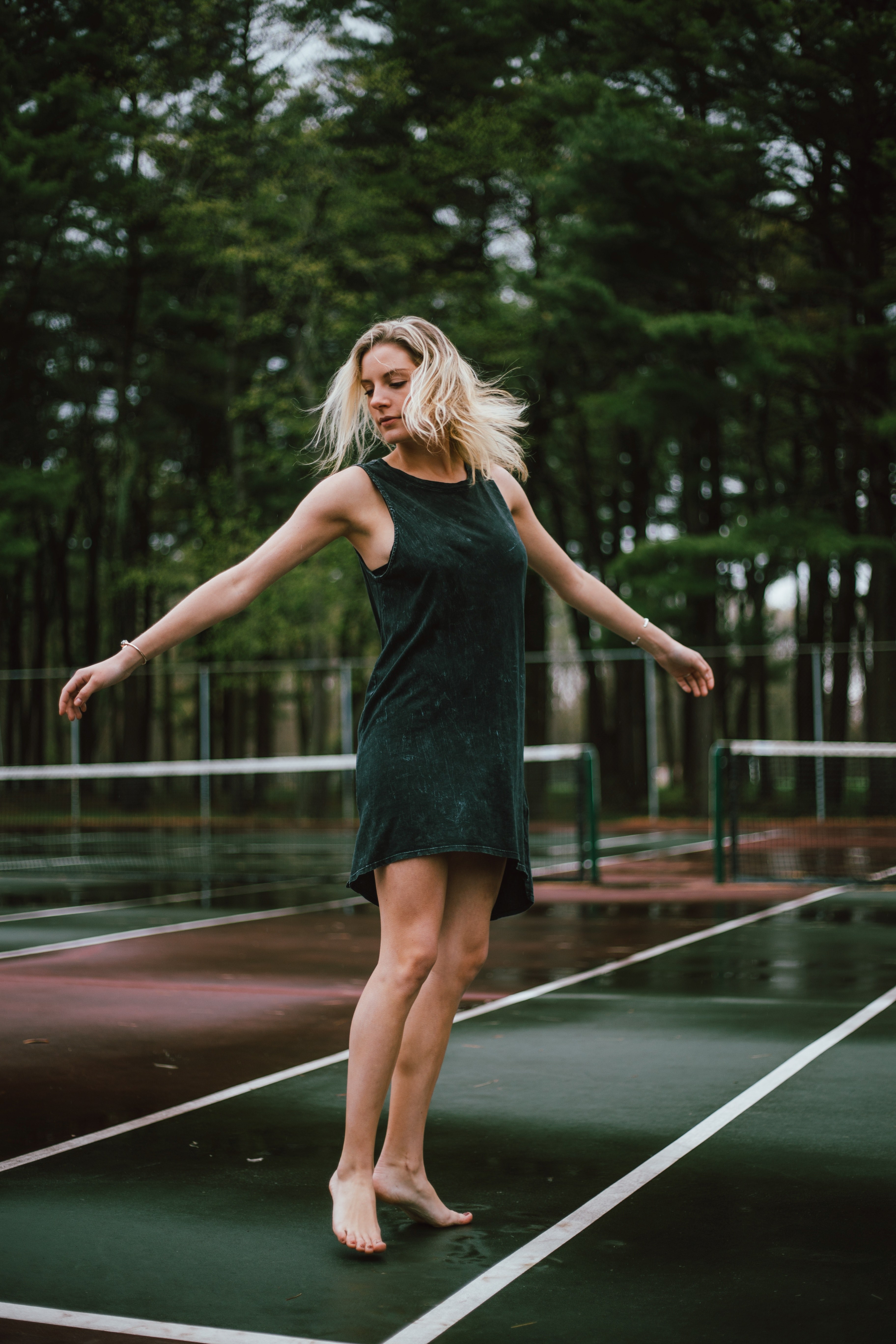 carefree woman jumping alone on a tennis court, whimsy 4k, Phone HD Wallpaper