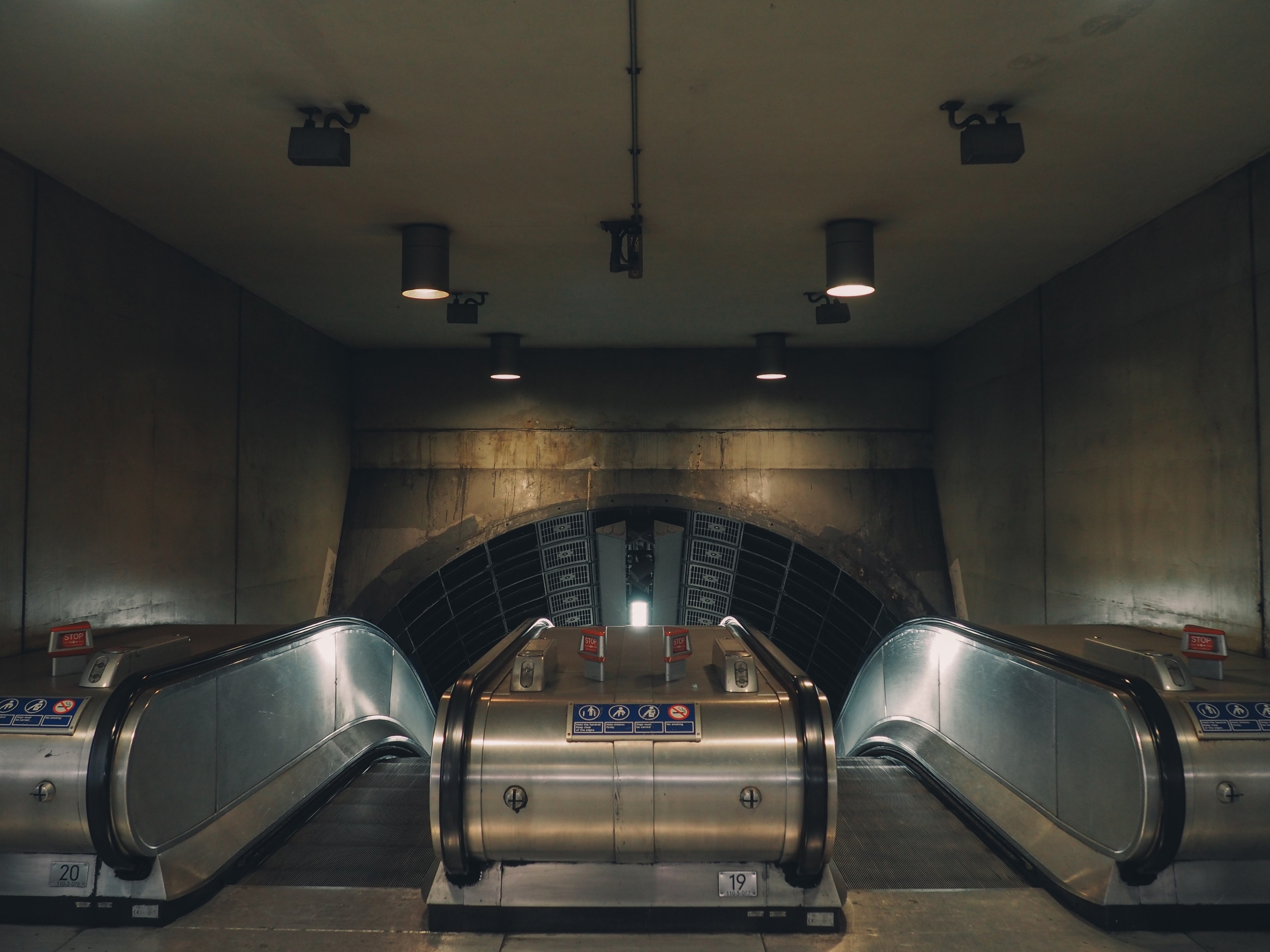 escalator underground tube and urban 4k, HD Wallpaper