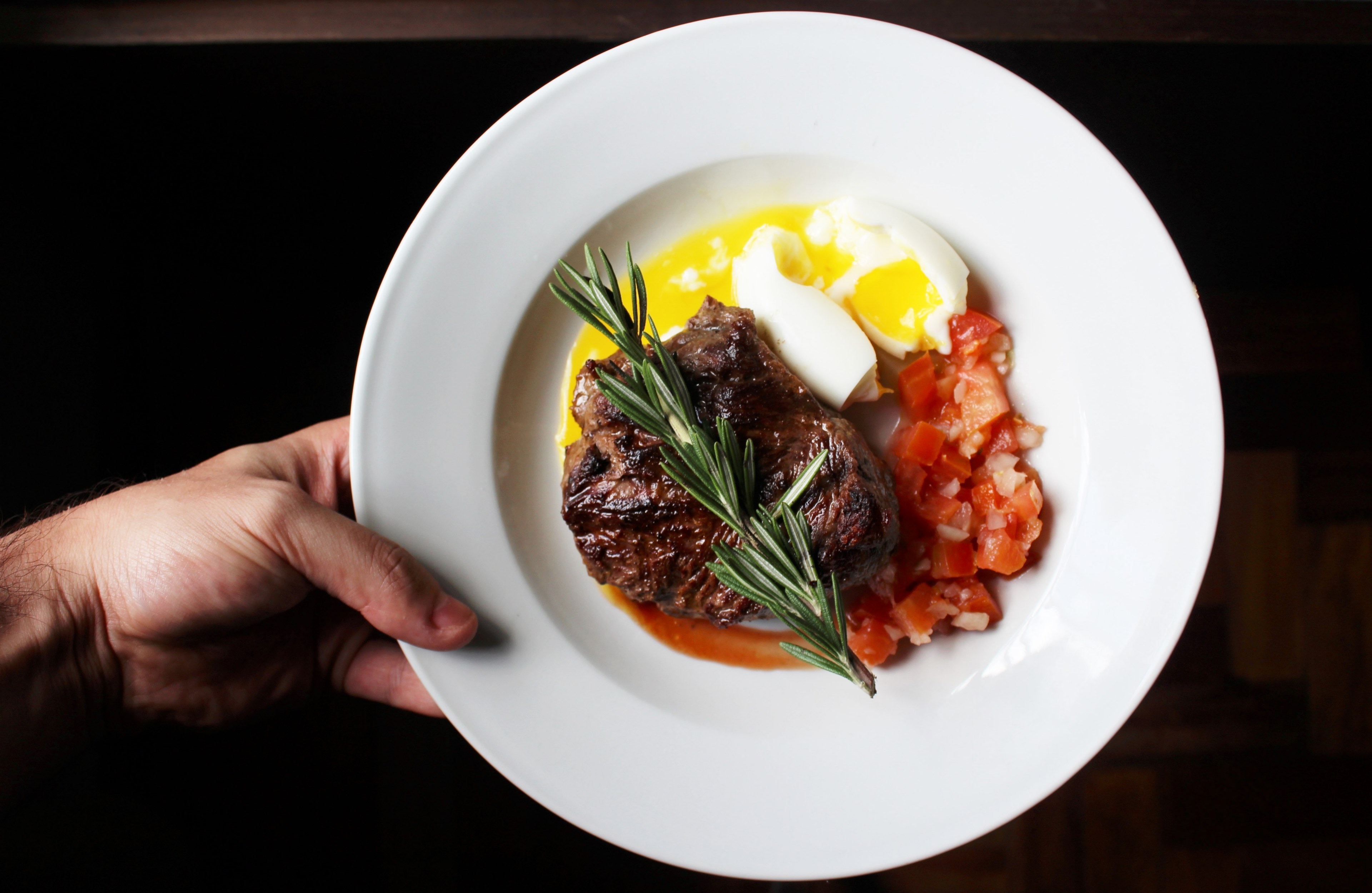 hand holds a plate of steak soft boiled egg and tomatoes, steak dinner 4k, HD Wallpaper