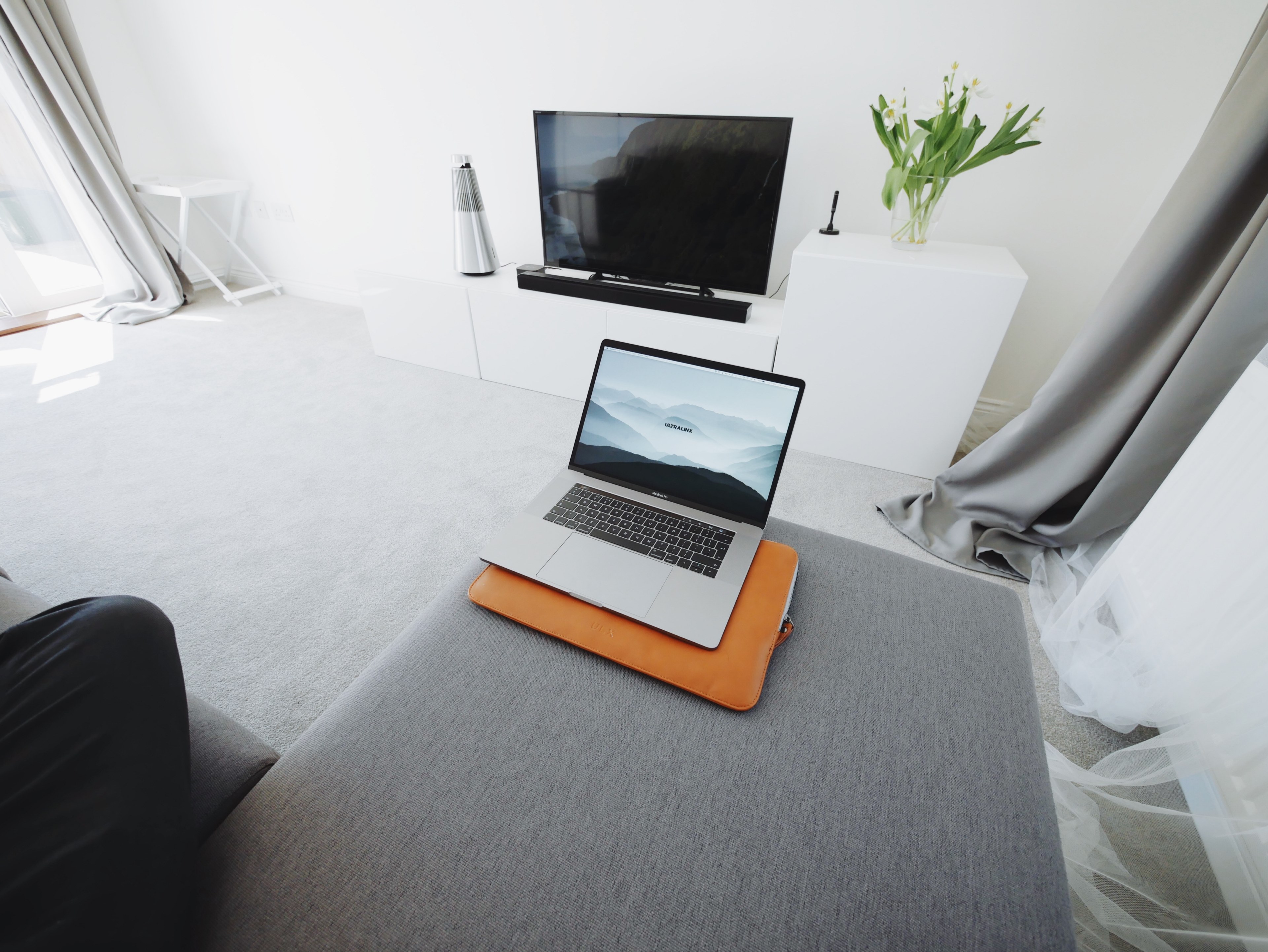 a macbook on a gray sofa in a living room, laptop in the living room 4k, HD Wallpaper