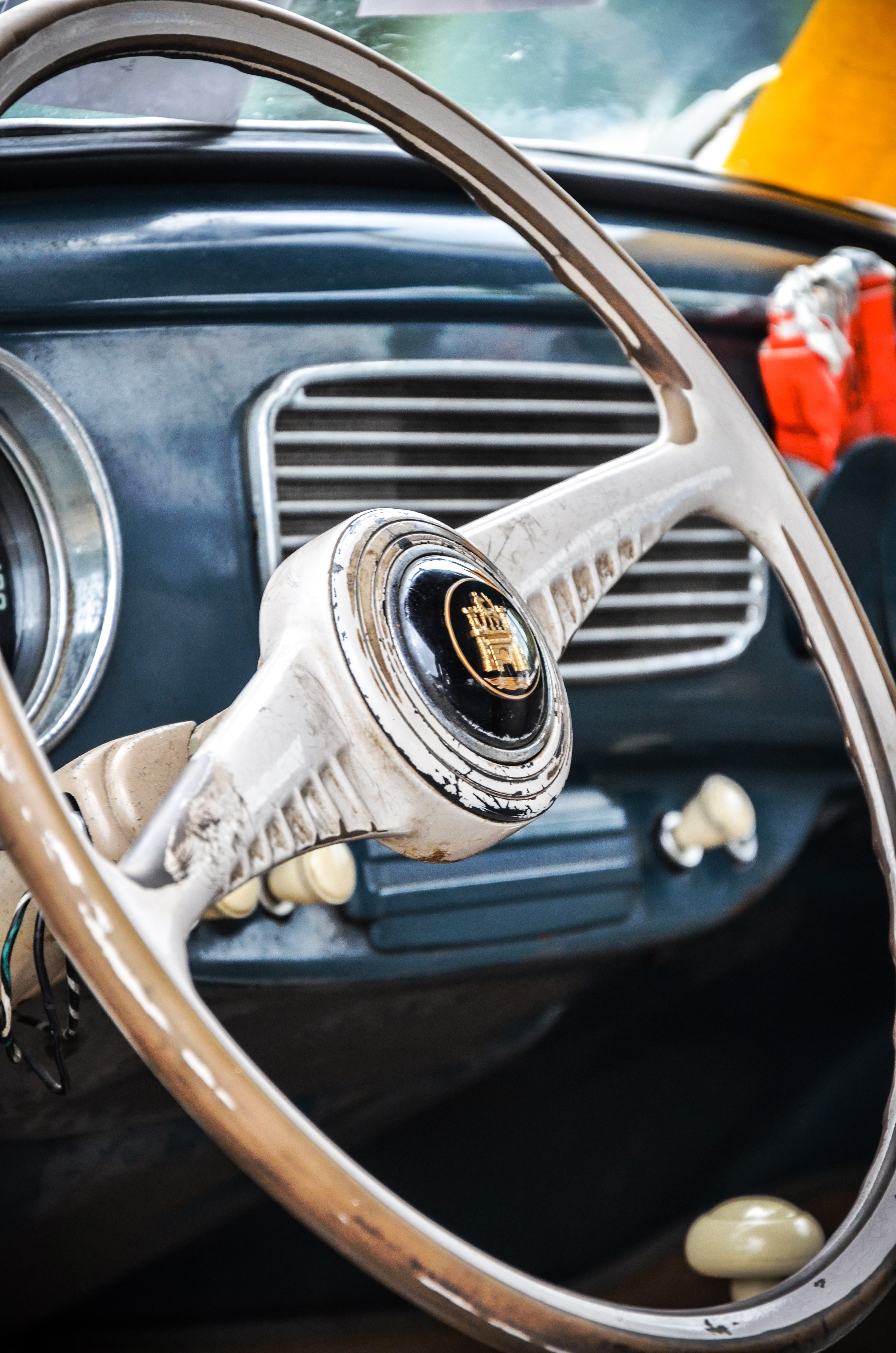 volkswagen beetle steering wheel 4k, Phone HD Wallpaper