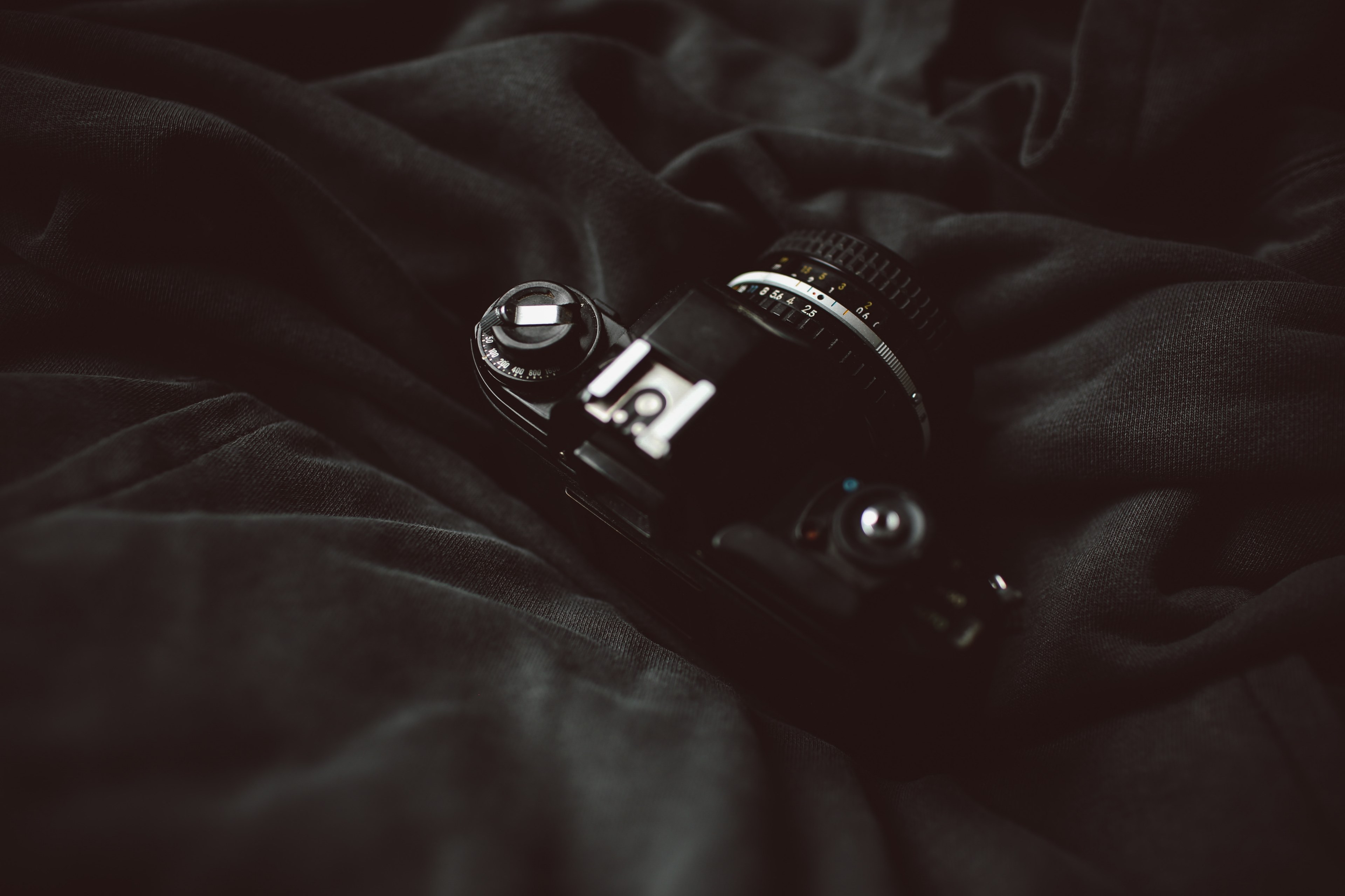 photographers camera on a black bedsheet, photographers supplies 4k, HD Wallpaper