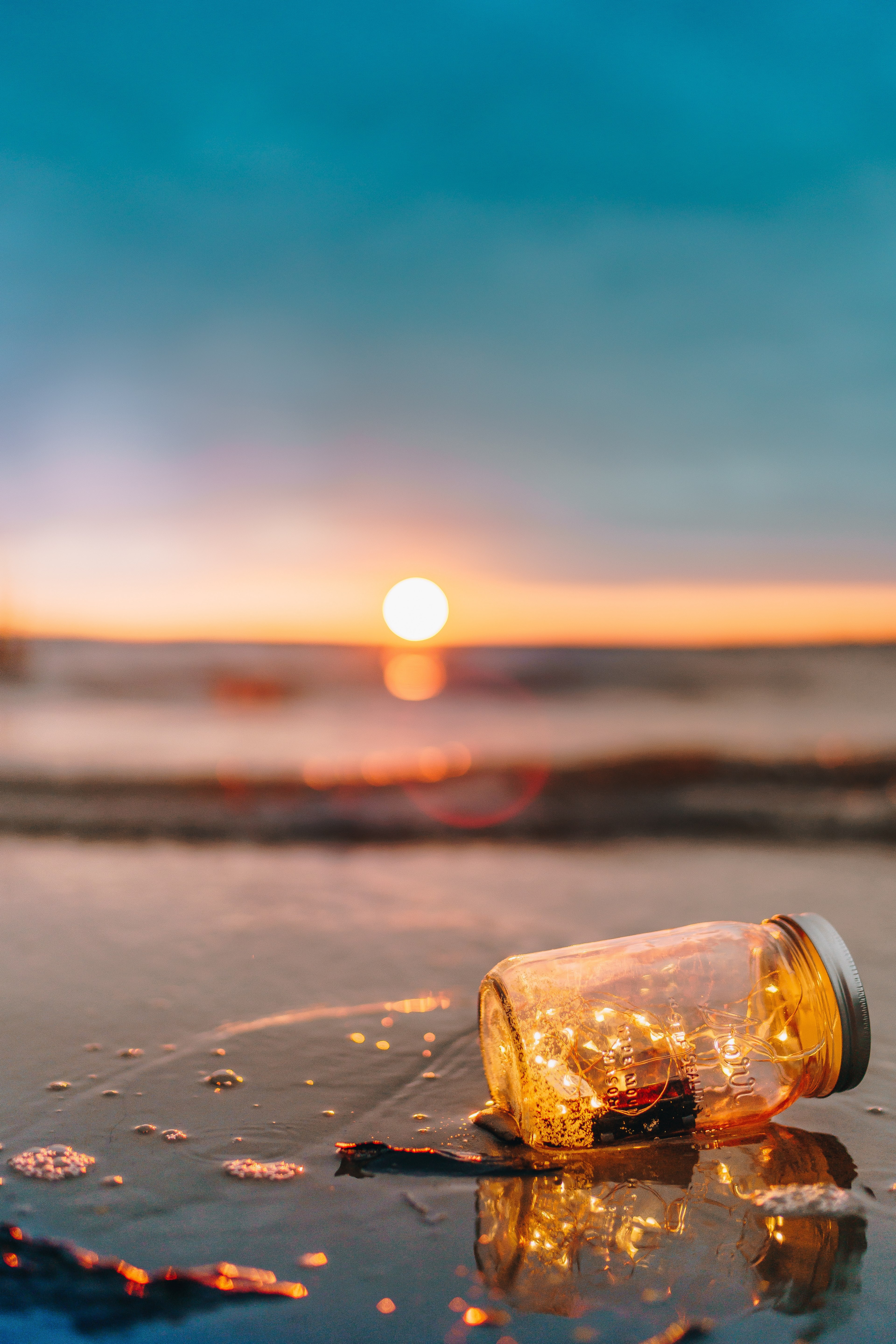 fairy lights in a mason jar on a wet sandy beach at sunset, bottled up 4k, Phone HD Wallpaper