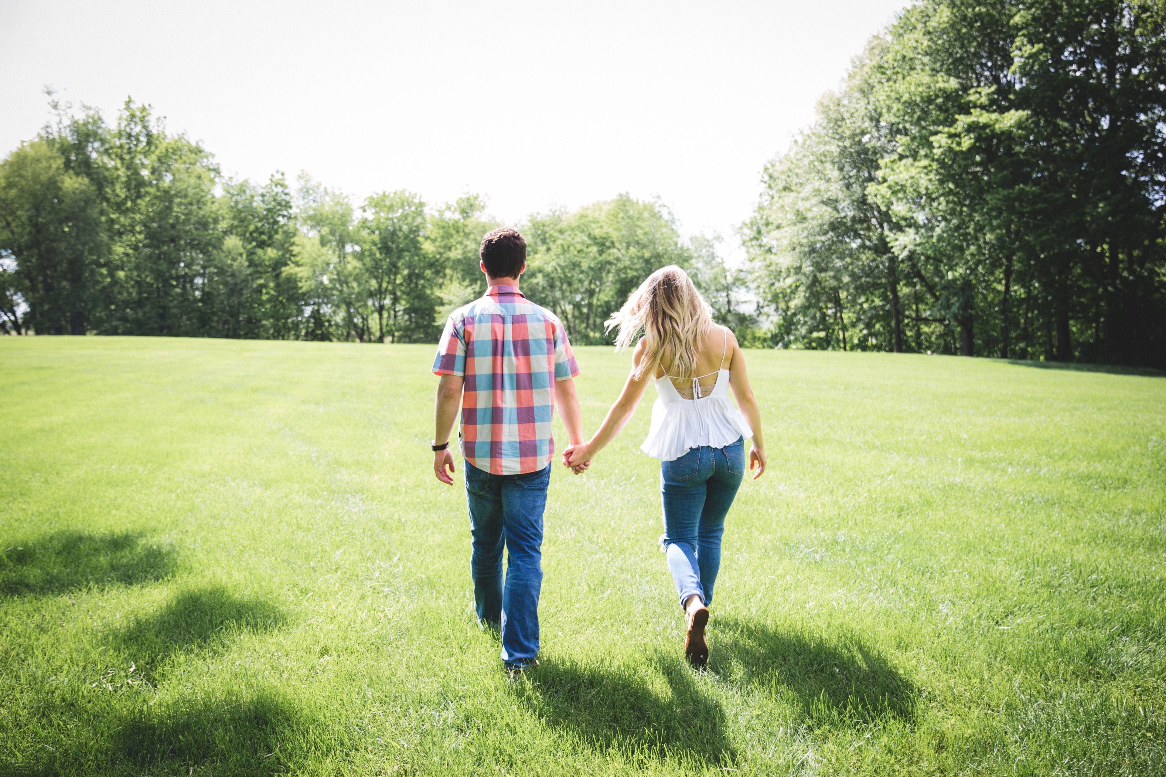 the back view of a couple holding hands walking in a park, _couple holding hands park 4k, HD Wallpaper