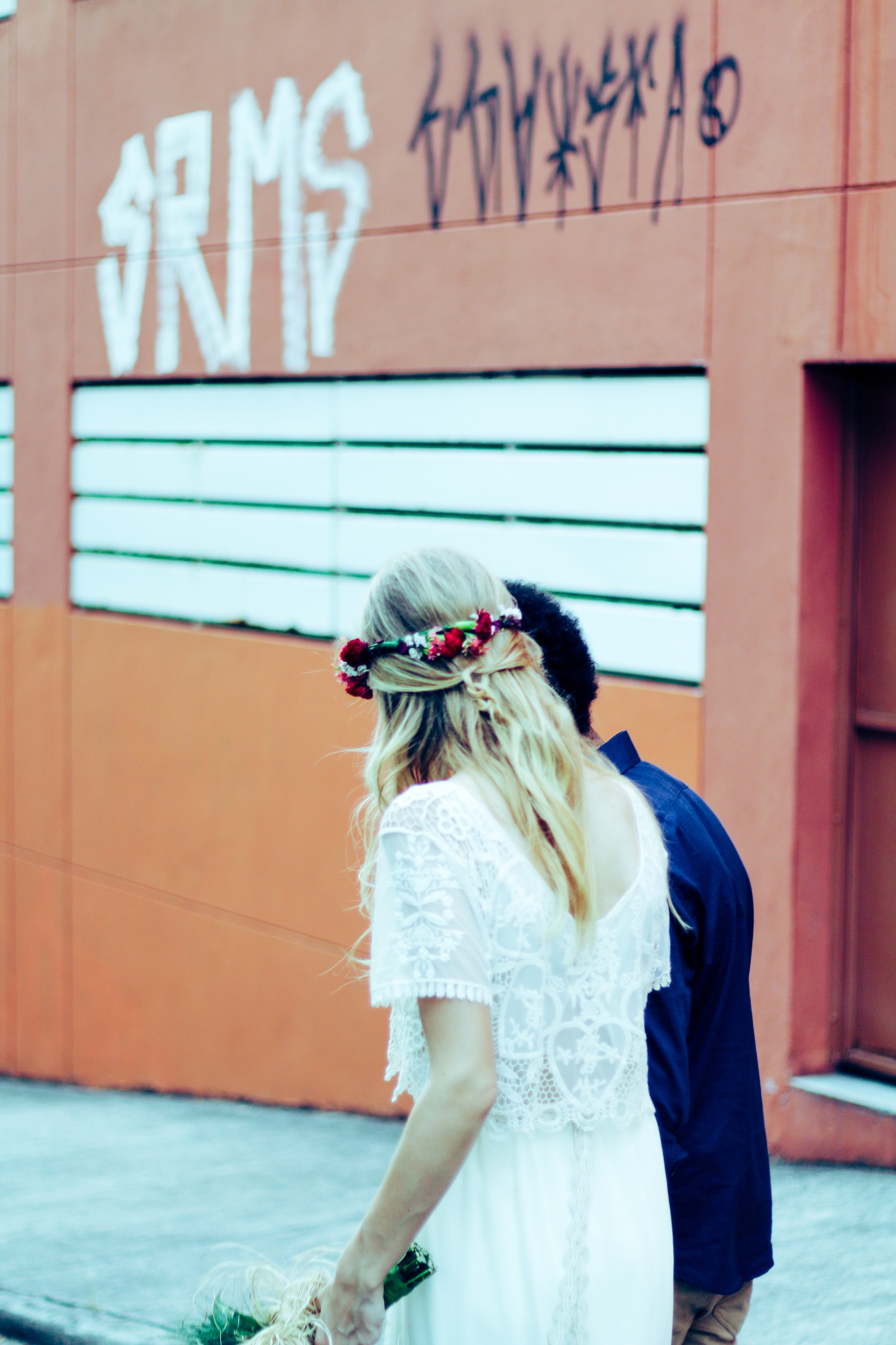 wedding couple walks down street in santo andr with graffiti on building, wedding couple walks down street in santo andr 4k, Phone HD Wallpaper