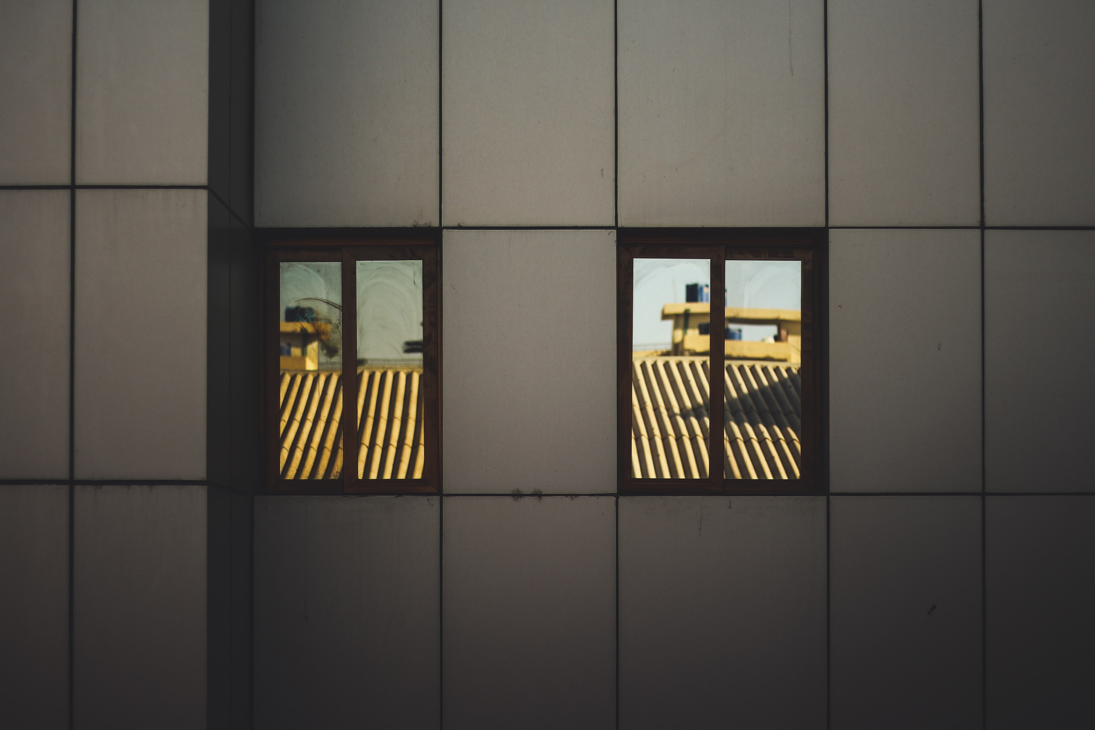 two small windows in a tiled facade, reflection in small windows 4k, HD Wallpaper