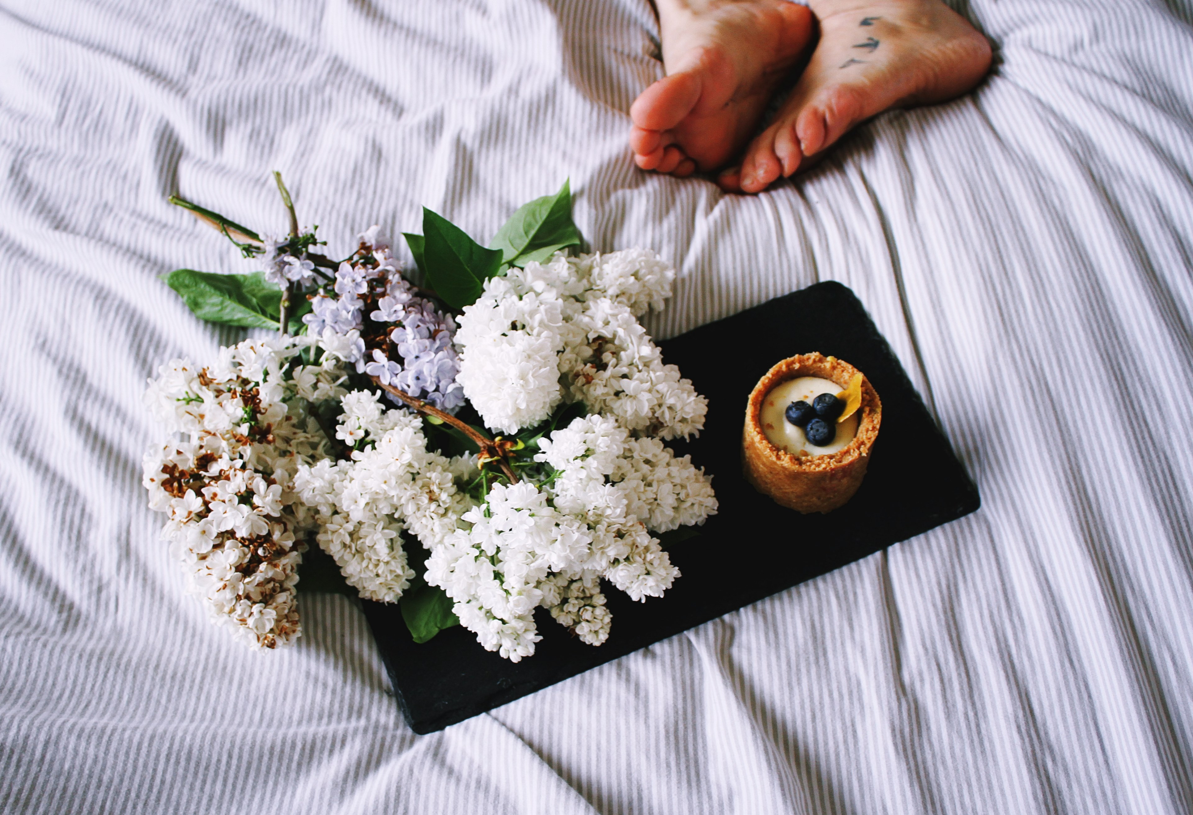 breakfast breakfast in bed morning and flatlay 4k, HD Wallpaper