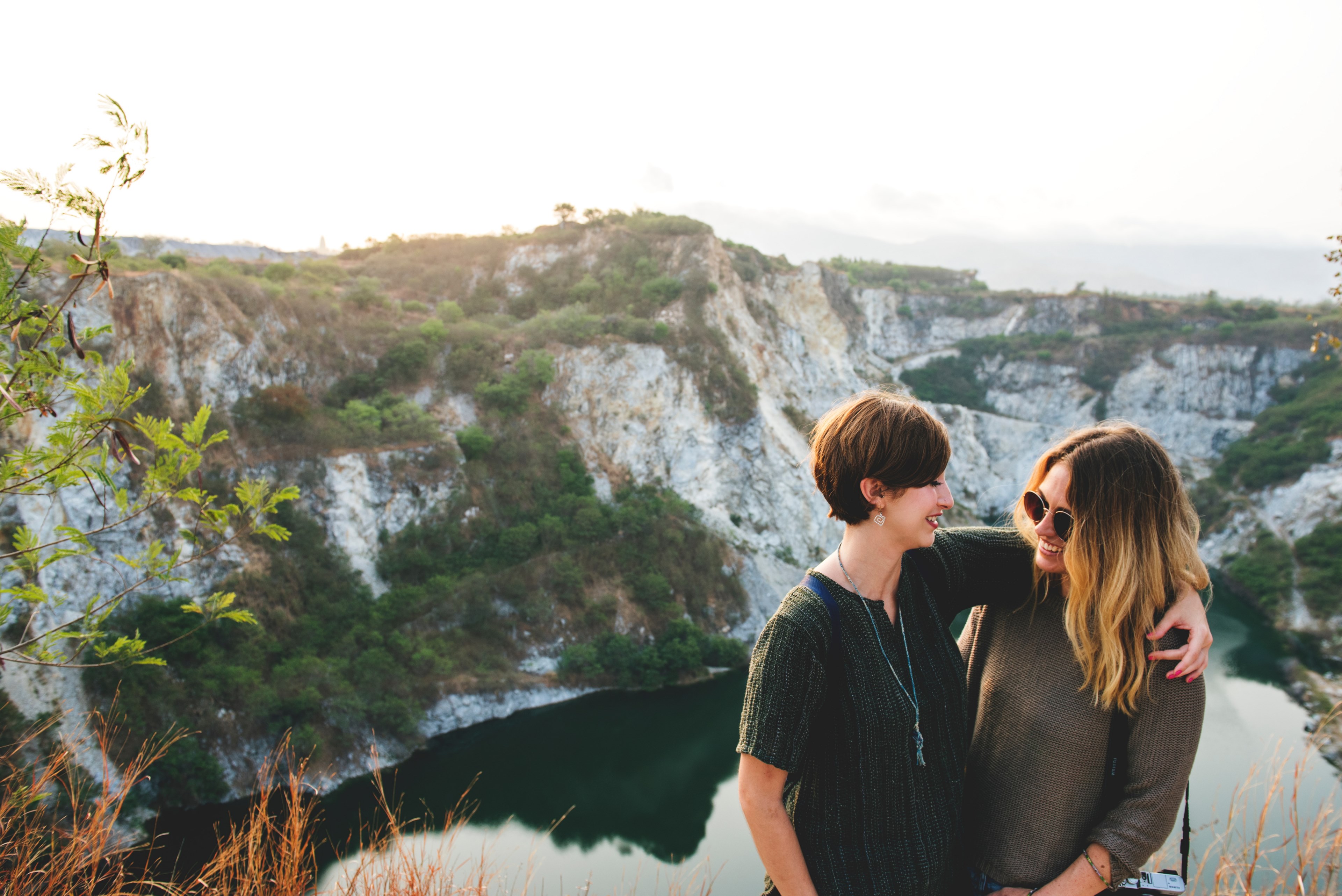 woman female friends and couple 4k, HD Wallpaper