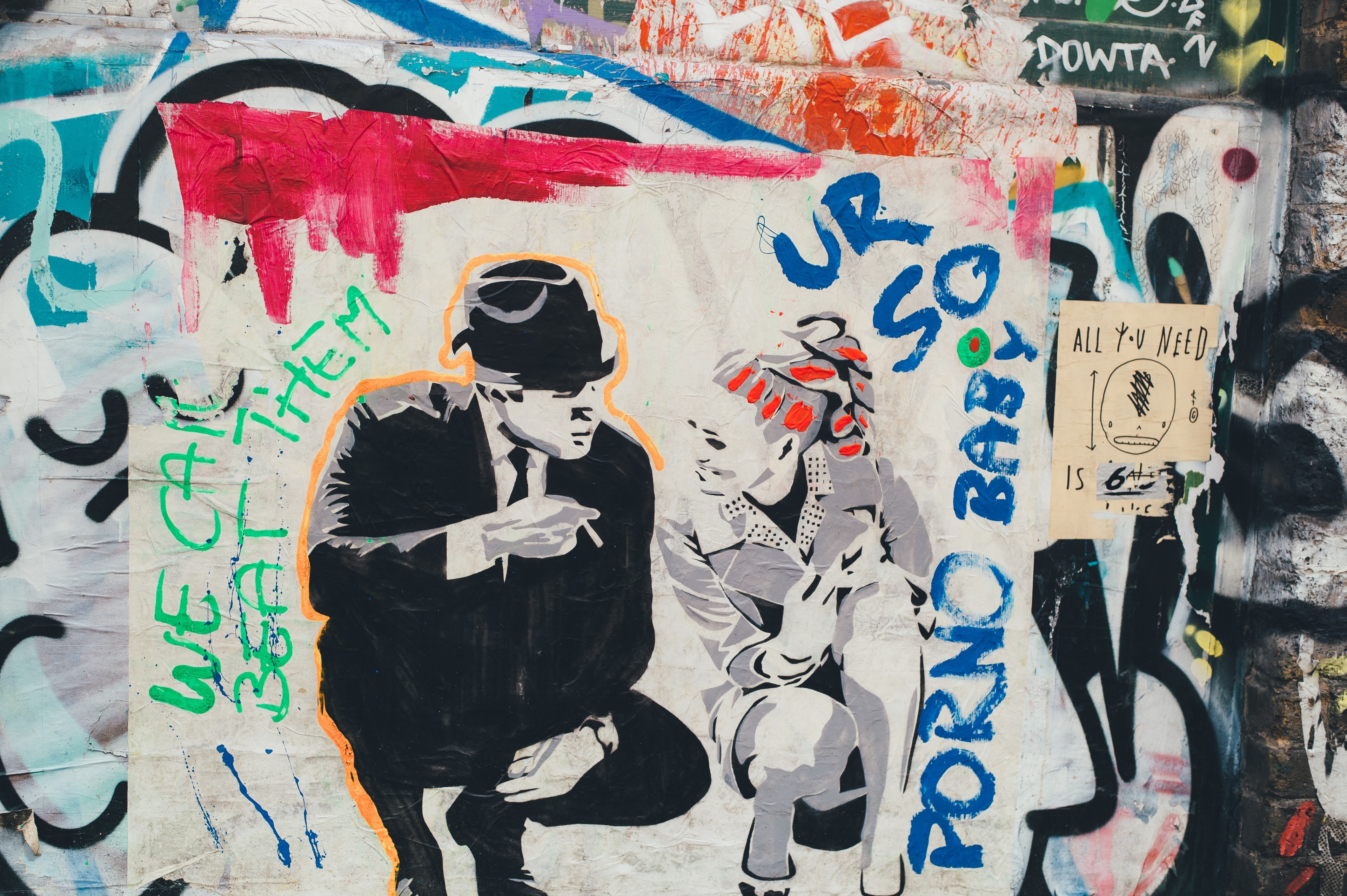 a graffiti graphic of a man in a suit with a top hat crouching while talking to a lady, _man woman talking graffiti 4k, HD Wallpaper