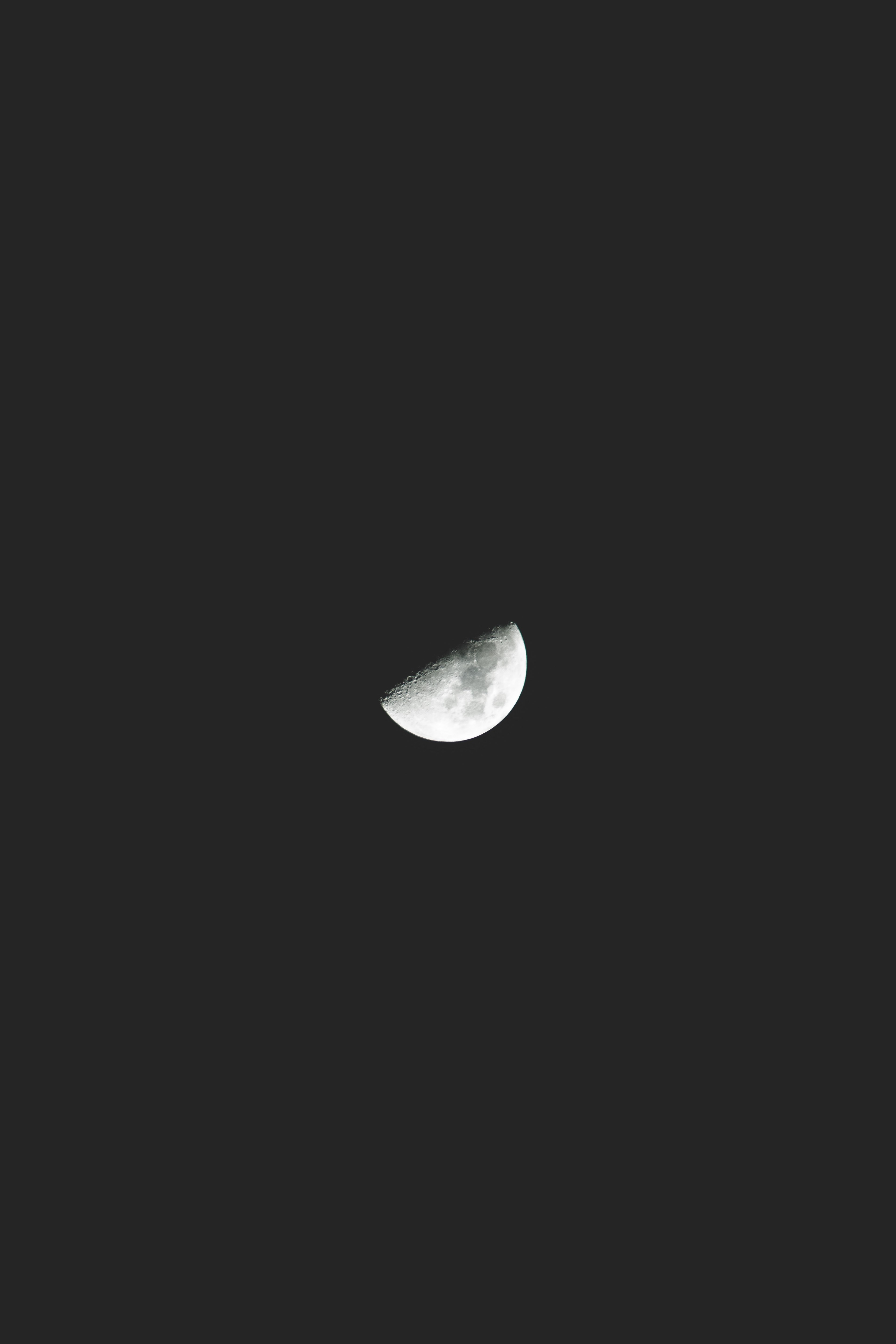 a half moon on the night sky, quantum 4k, Phone HD Wallpaper