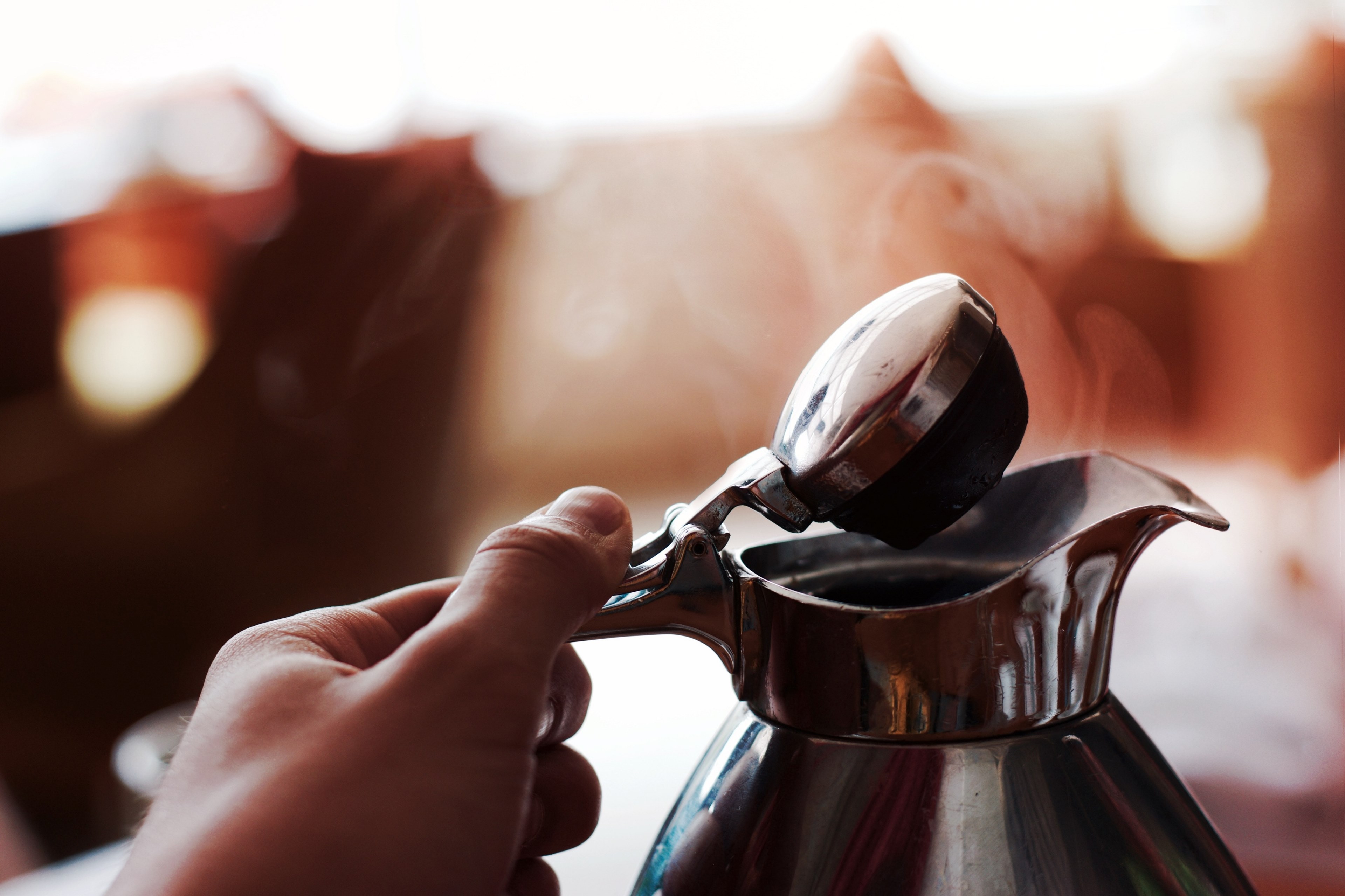 a coffee pot being held and opened to allow steam to escape, coffee pot 4k, HD Wallpaper