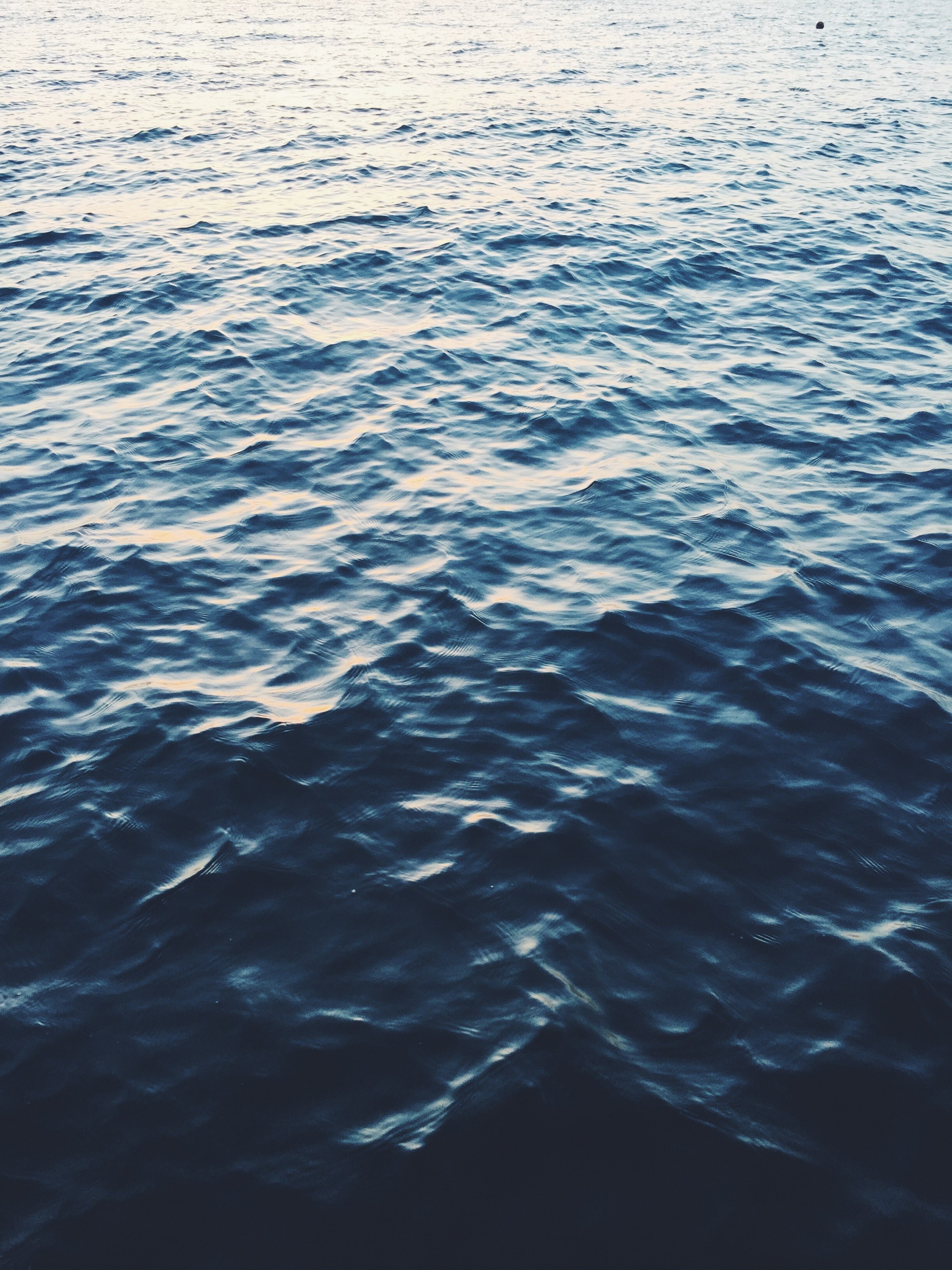 horizon light reflecting off water light and dof hd, 4k, Phone HD Wallpaper