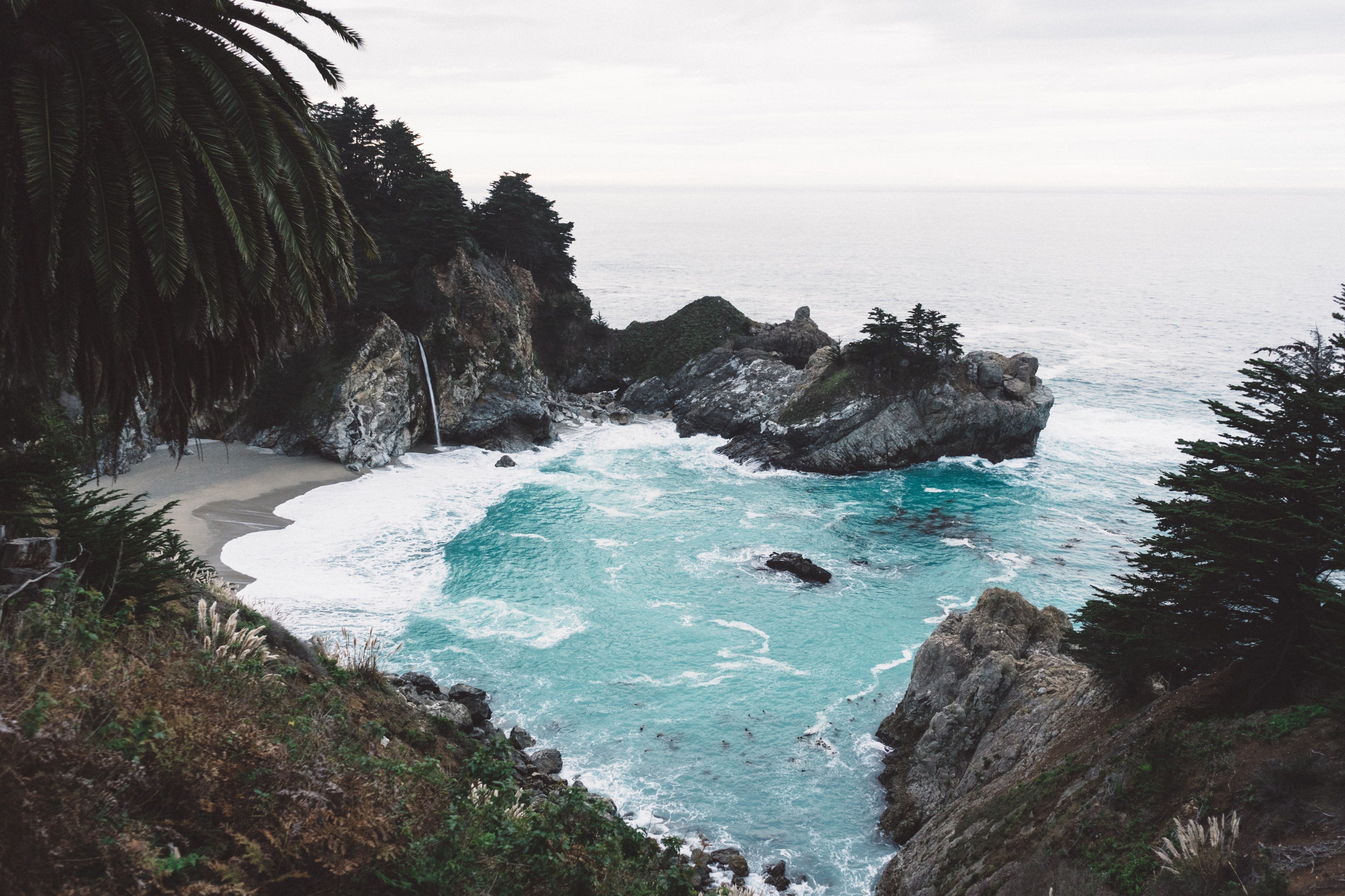 view of the ocean by from the cliff in mcway falls, live postcard 4k, HD Wallpaper