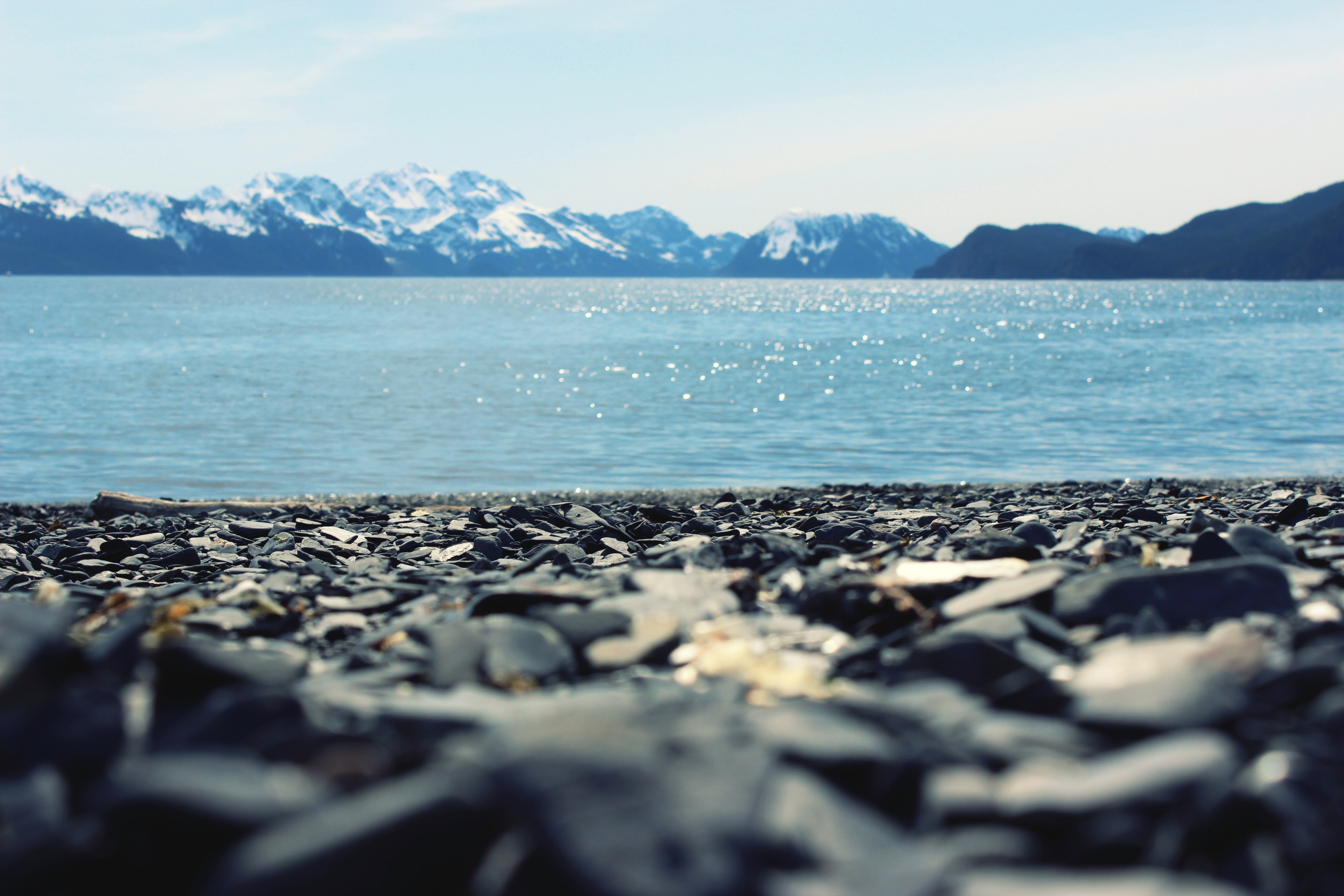 snowy mountains on the horizon viewed from the rocky beach, rocky beach 4k, HD Wallpaper