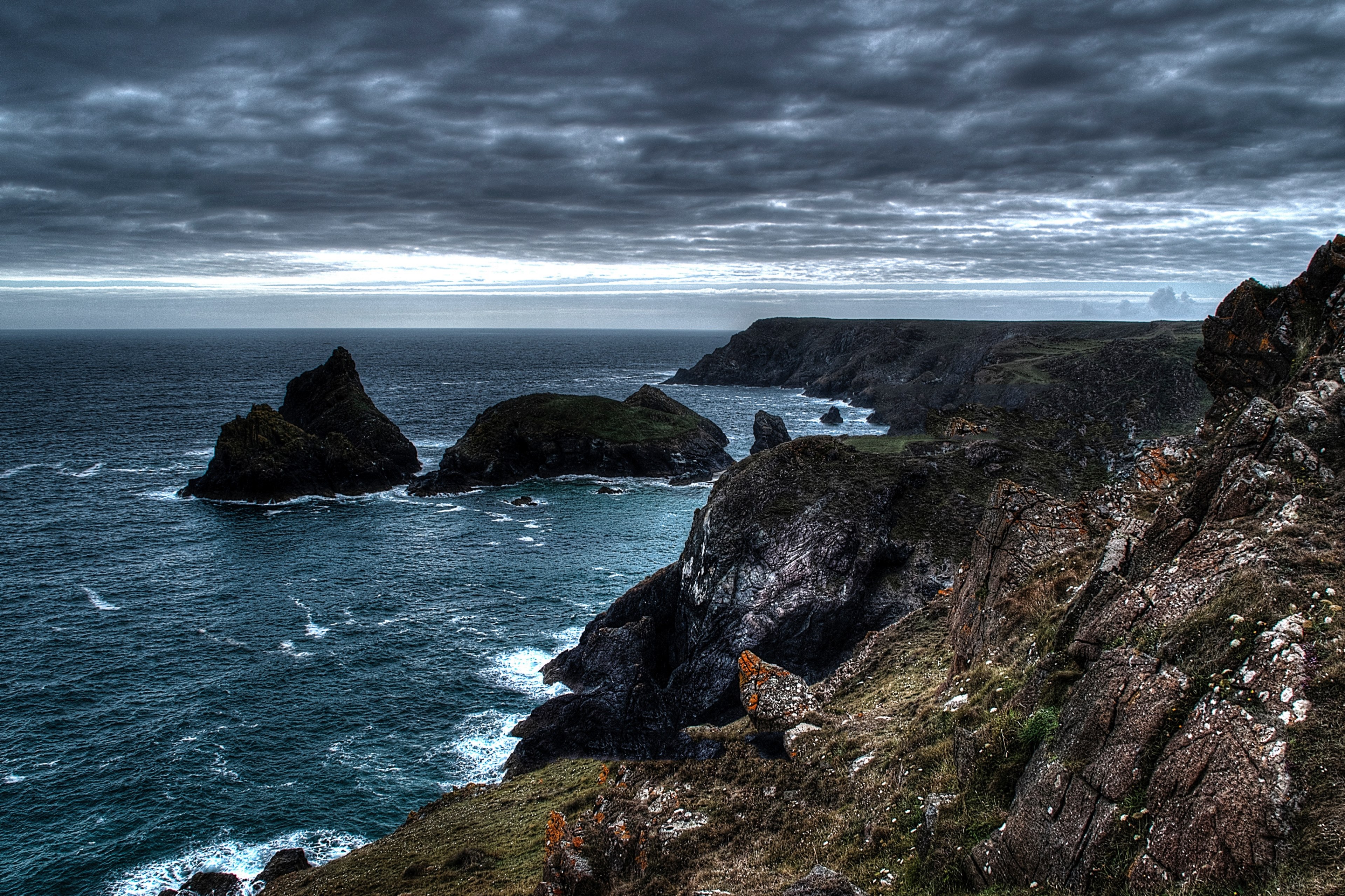 a shot of a rough sea from the rocky mountainous landscape as storm clouds gather overhead at national trust lizard point and kynance cove, coastal storm brewing 4k, HD Wallpaper