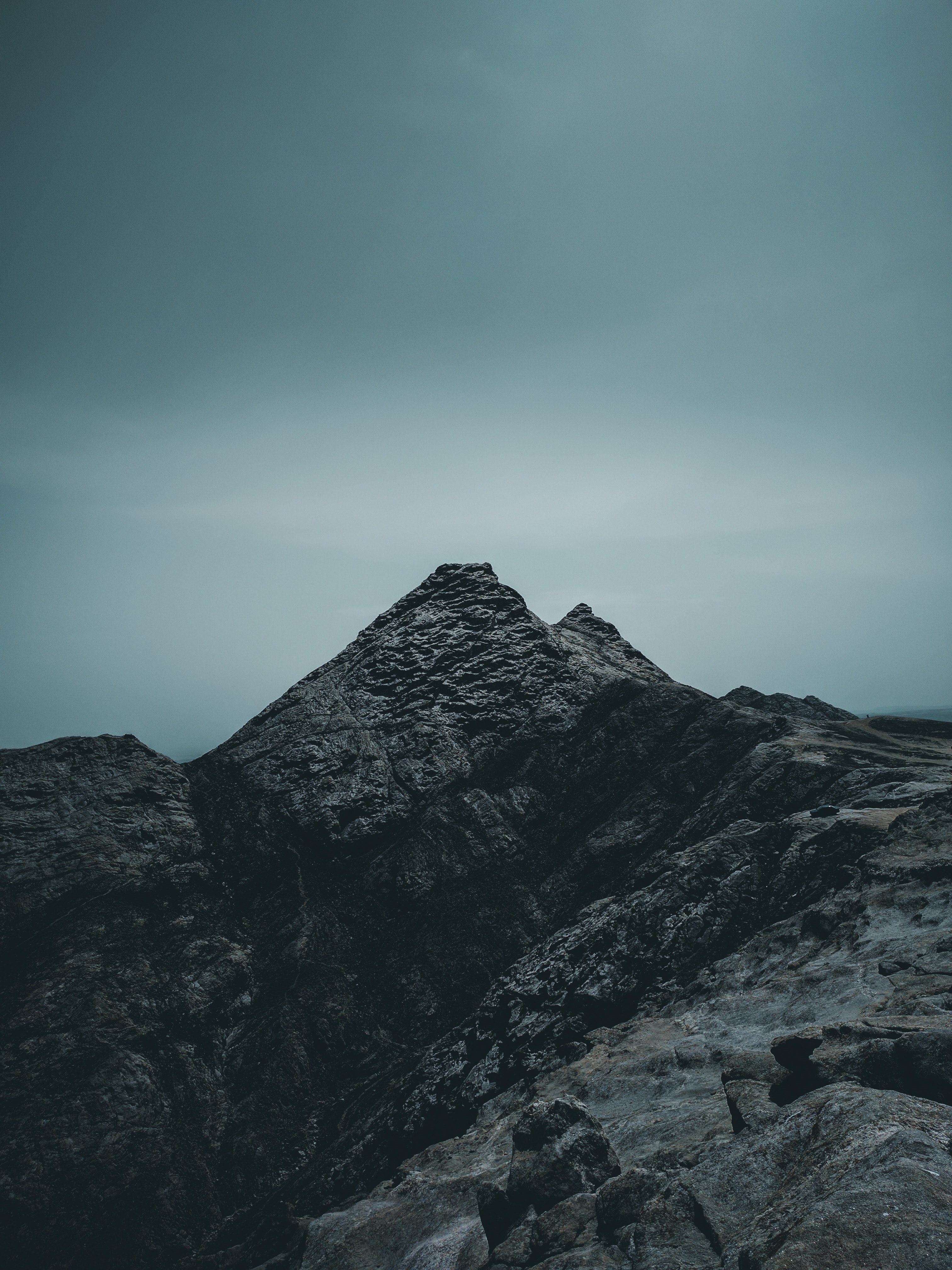 a craggy mountain peak seen from the nearby ridge in iran, khalaj 4k, Phone HD Wallpaper