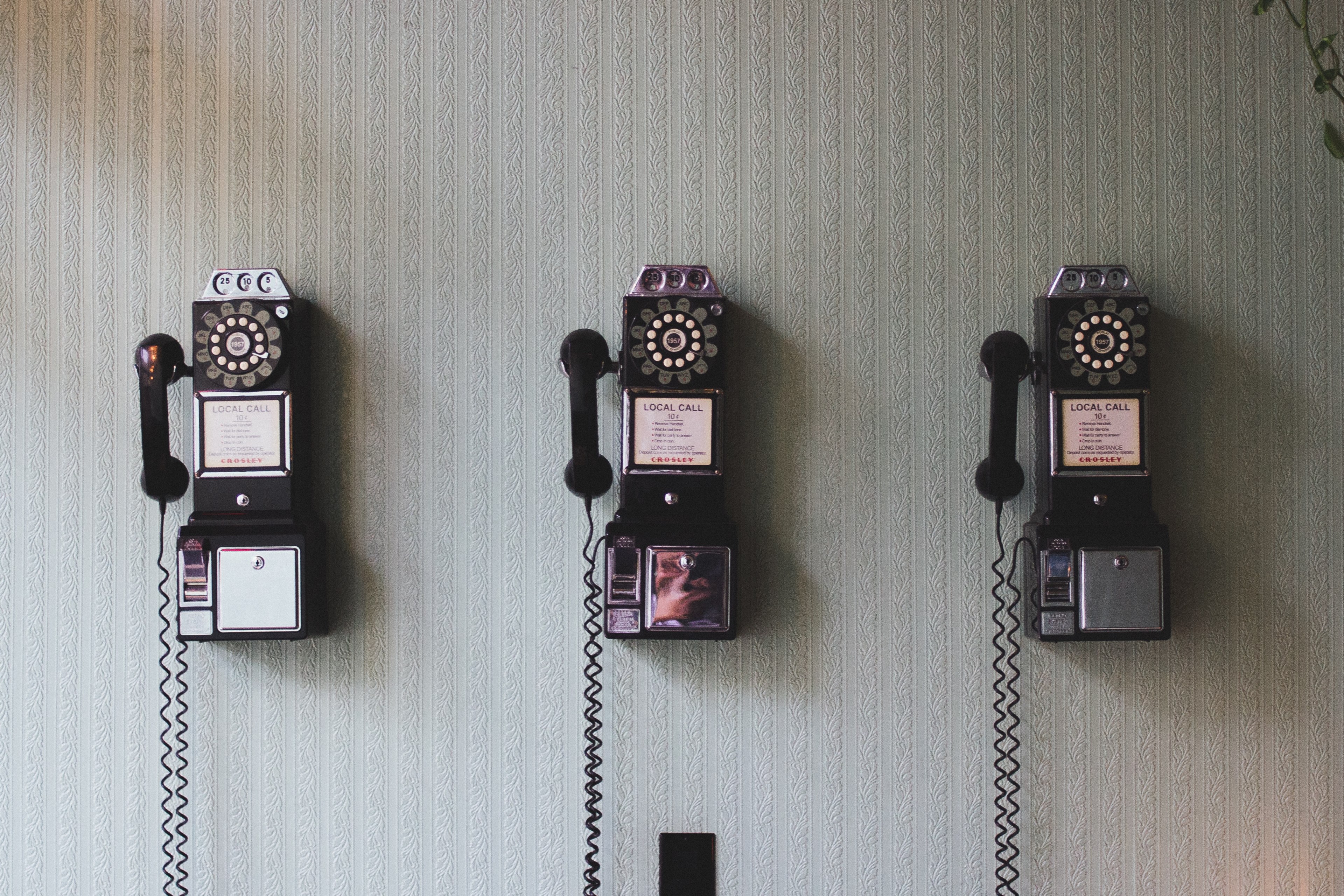 three vintage olden days telephone hanging on the wall for public use, vintage telephone on the wall_ 4k, HD Wallpaper