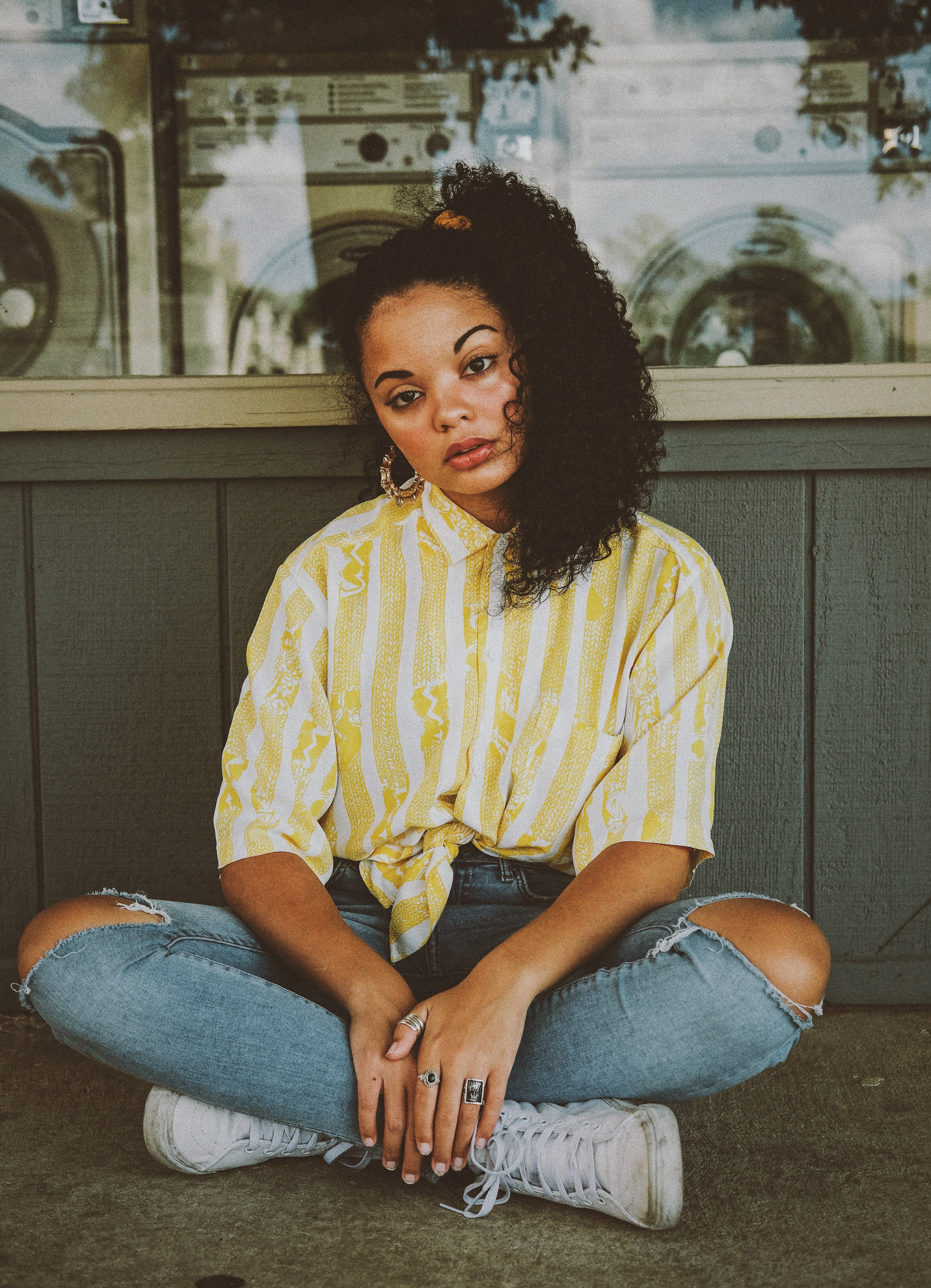 young woman looks annoyed while sitting in a retro outfit and side ponytail, laundromat bliss 1 4k, Phone HD Wallpaper