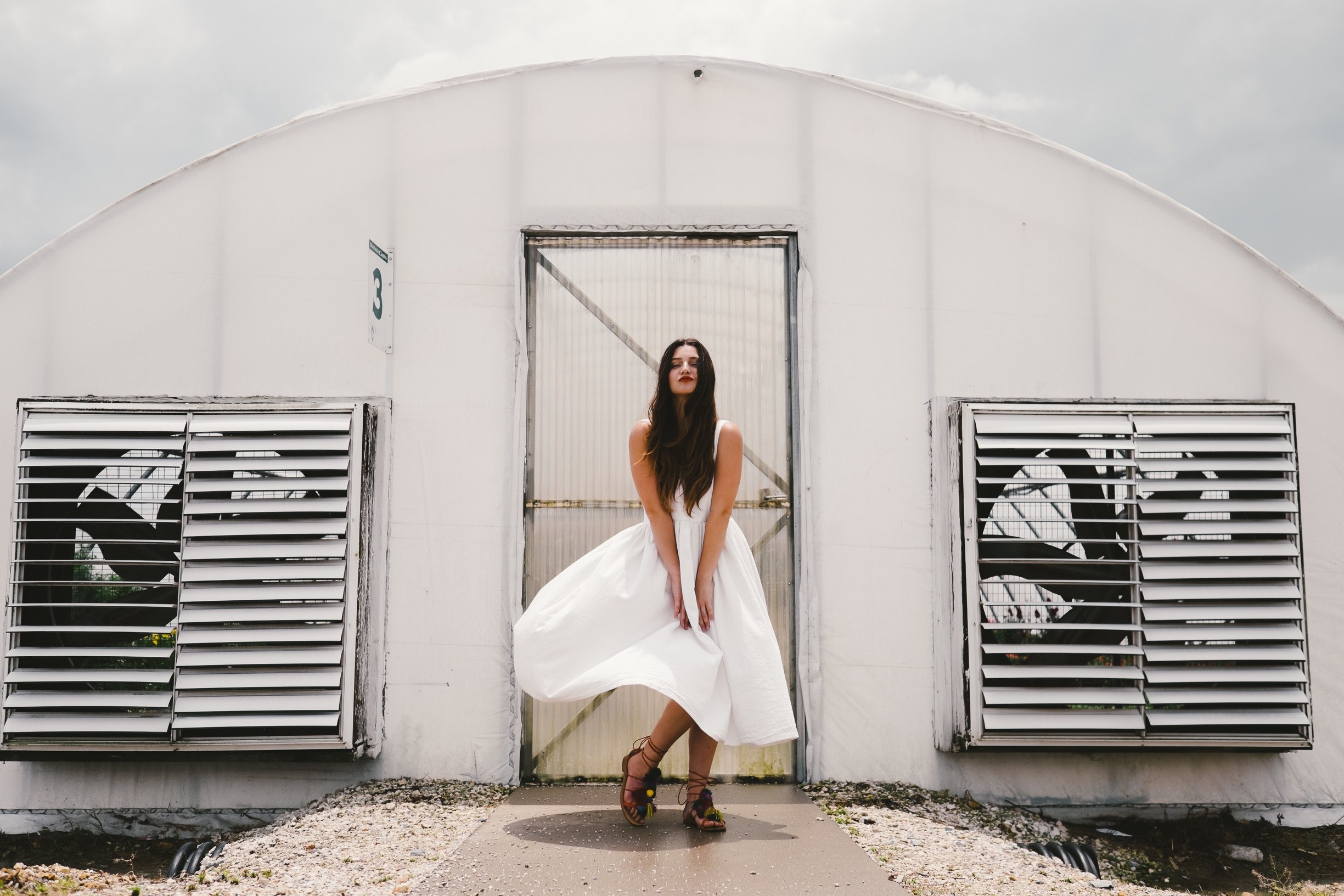 woman female dress and standing 4k, HD Wallpaper