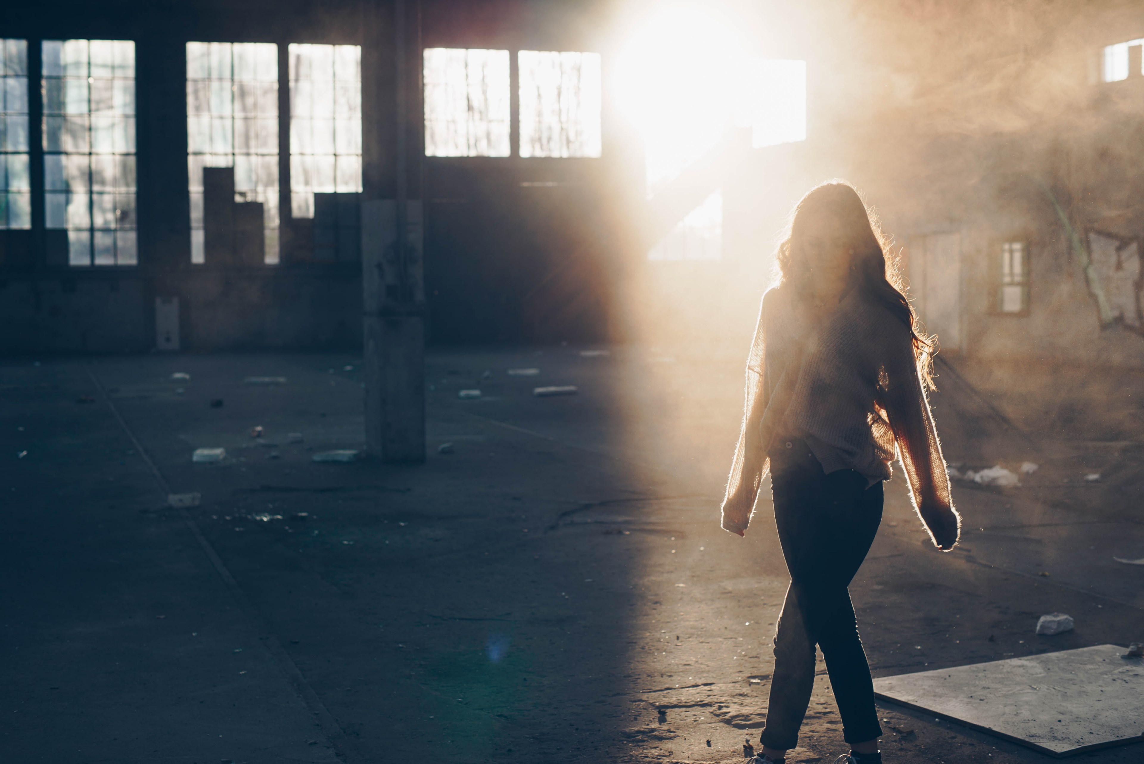backlit woman walks through an abandoned foggy warehouse, walking in a warehouse 4k, HD Wallpaper