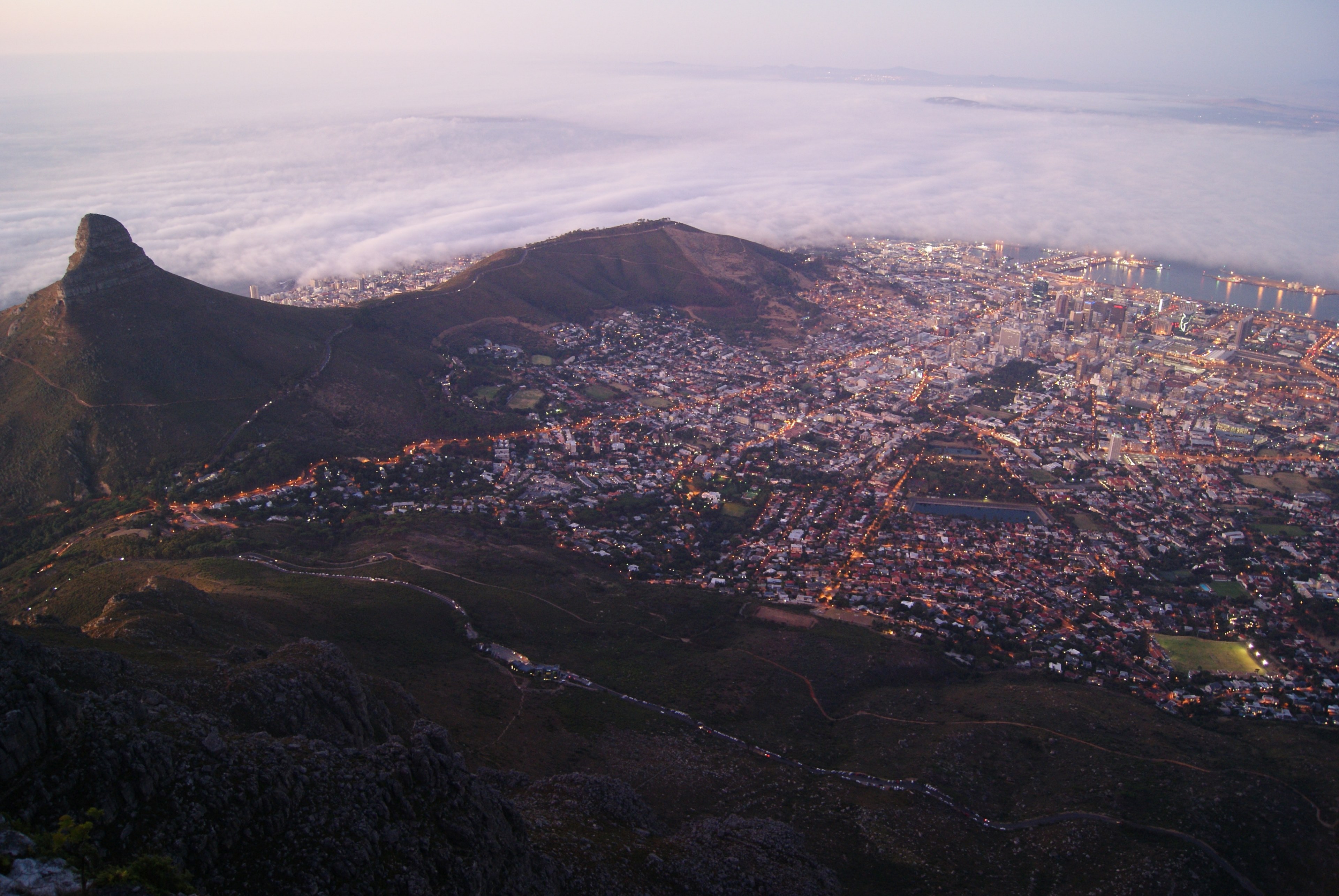 aerial drone shot of lions head and city at dusk, lions head at dusk 4k, HD Wallpaper