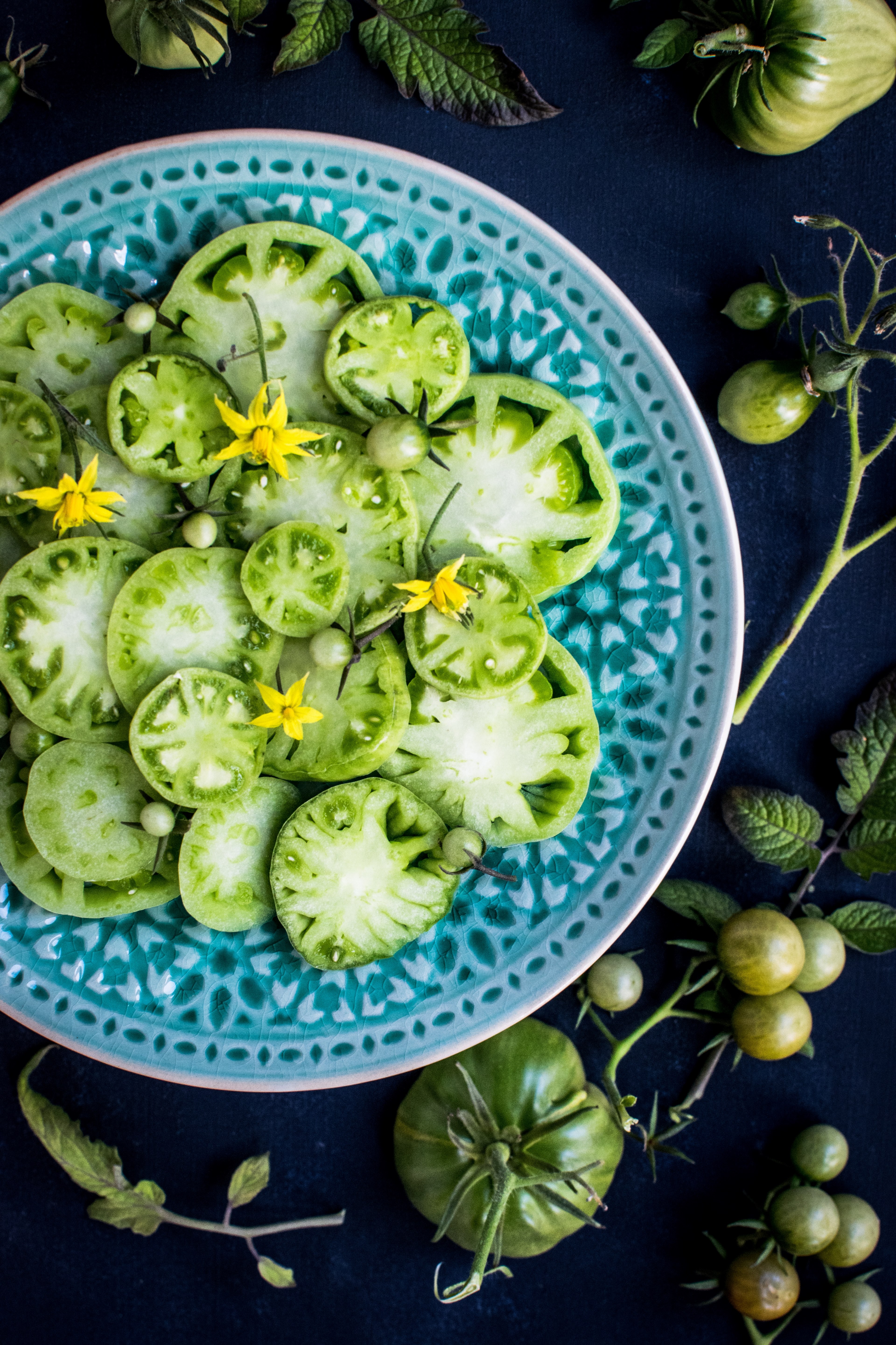 a plate full of fried green tomatoes, _green tomatoes salad 4k, Phone HD Wallpaper