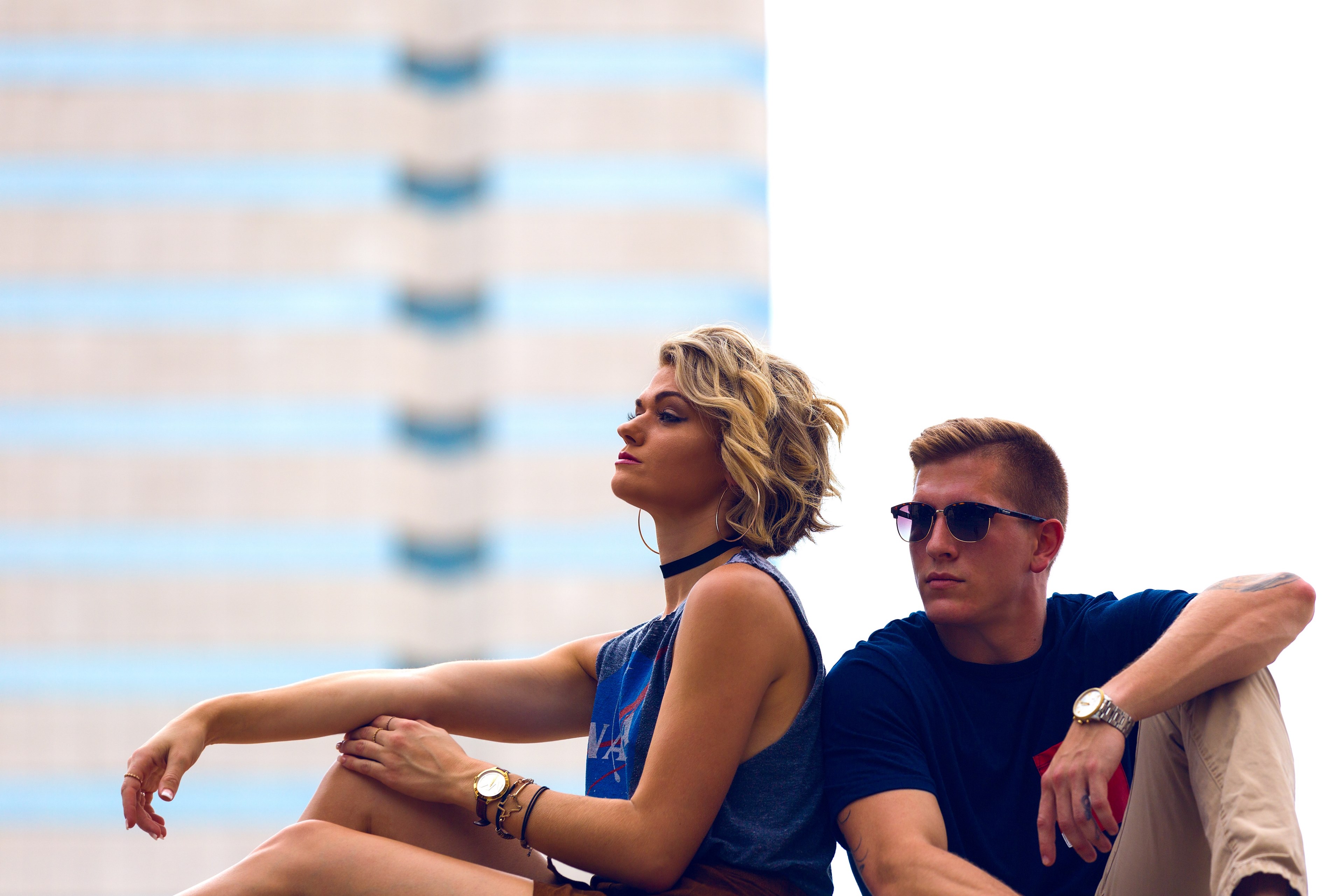 fashionable man and woman sitting stoicly on a rooftop, sitting stoic 4k, HD Wallpaper
