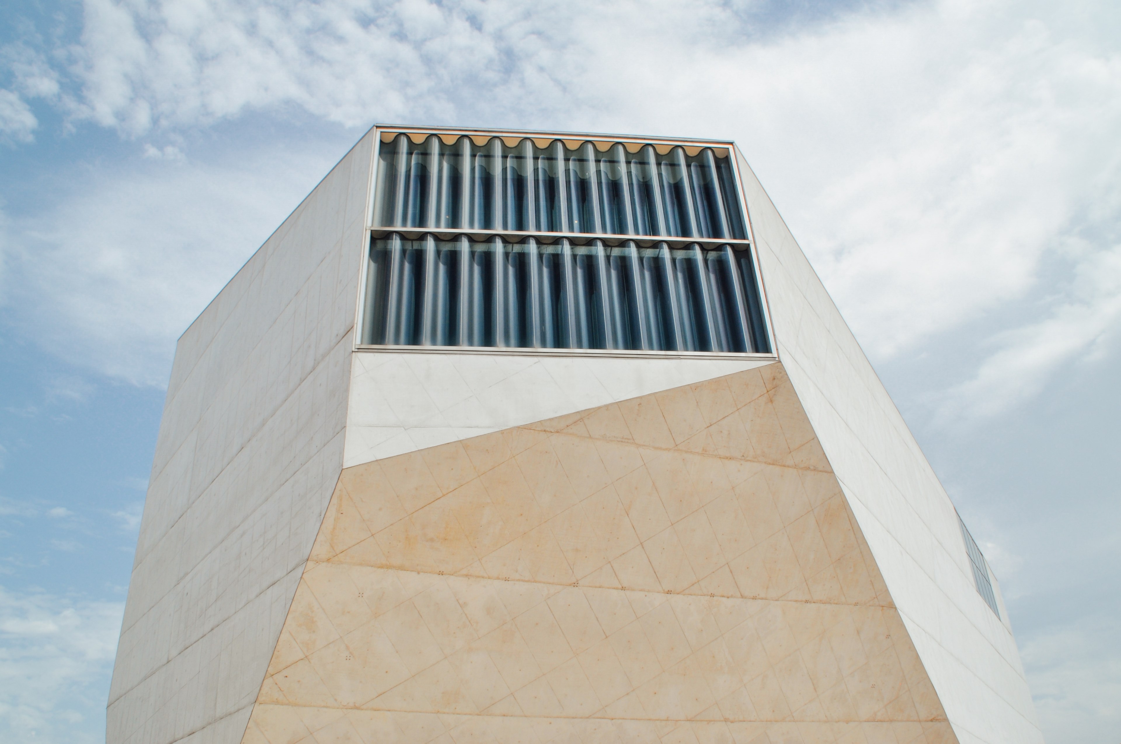 an undulating window at the top of an angular building facade, undulating window 4k, HD Wallpaper