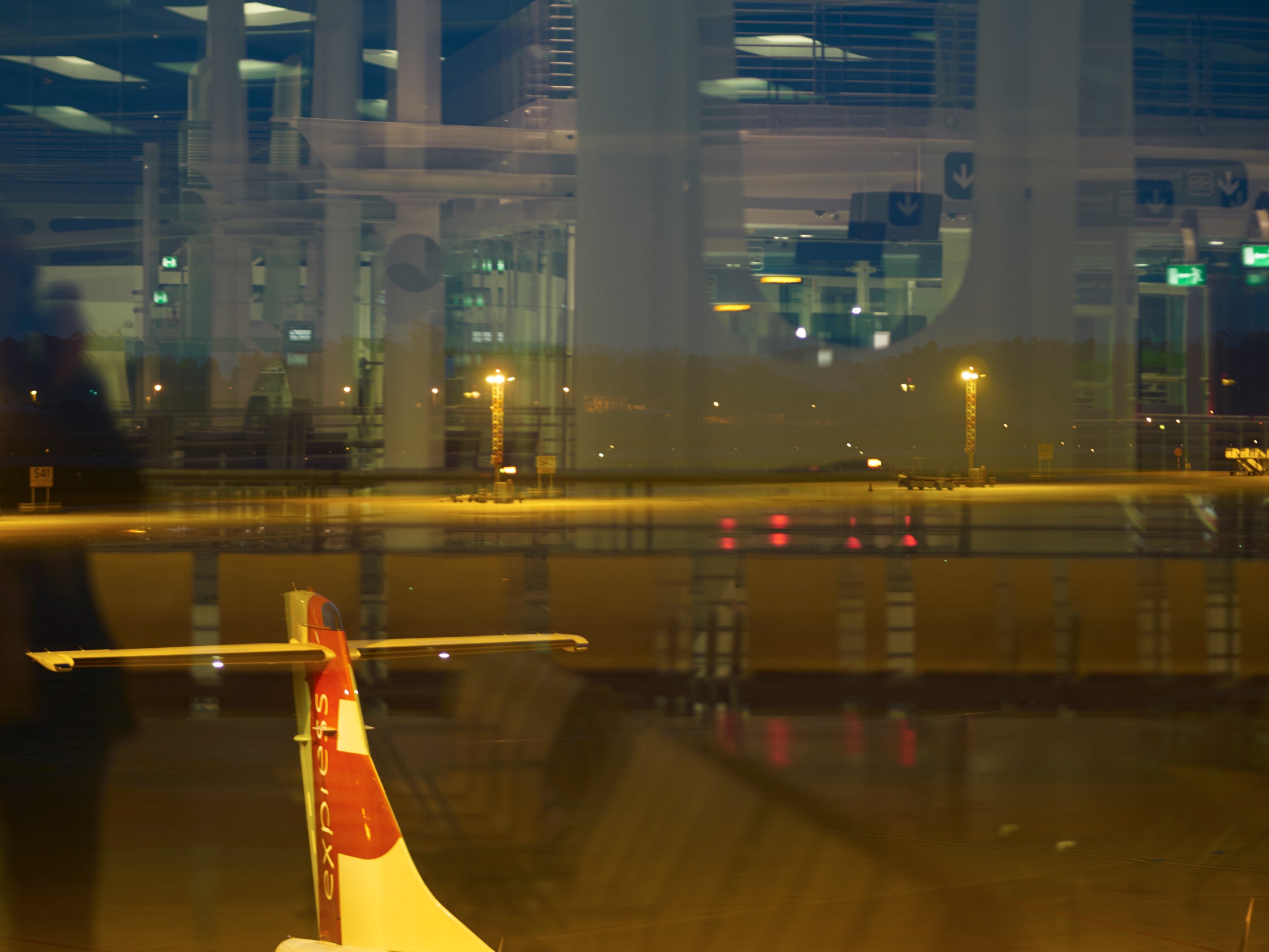 pen f loneliness travel and airport 4k, HD Wallpaper