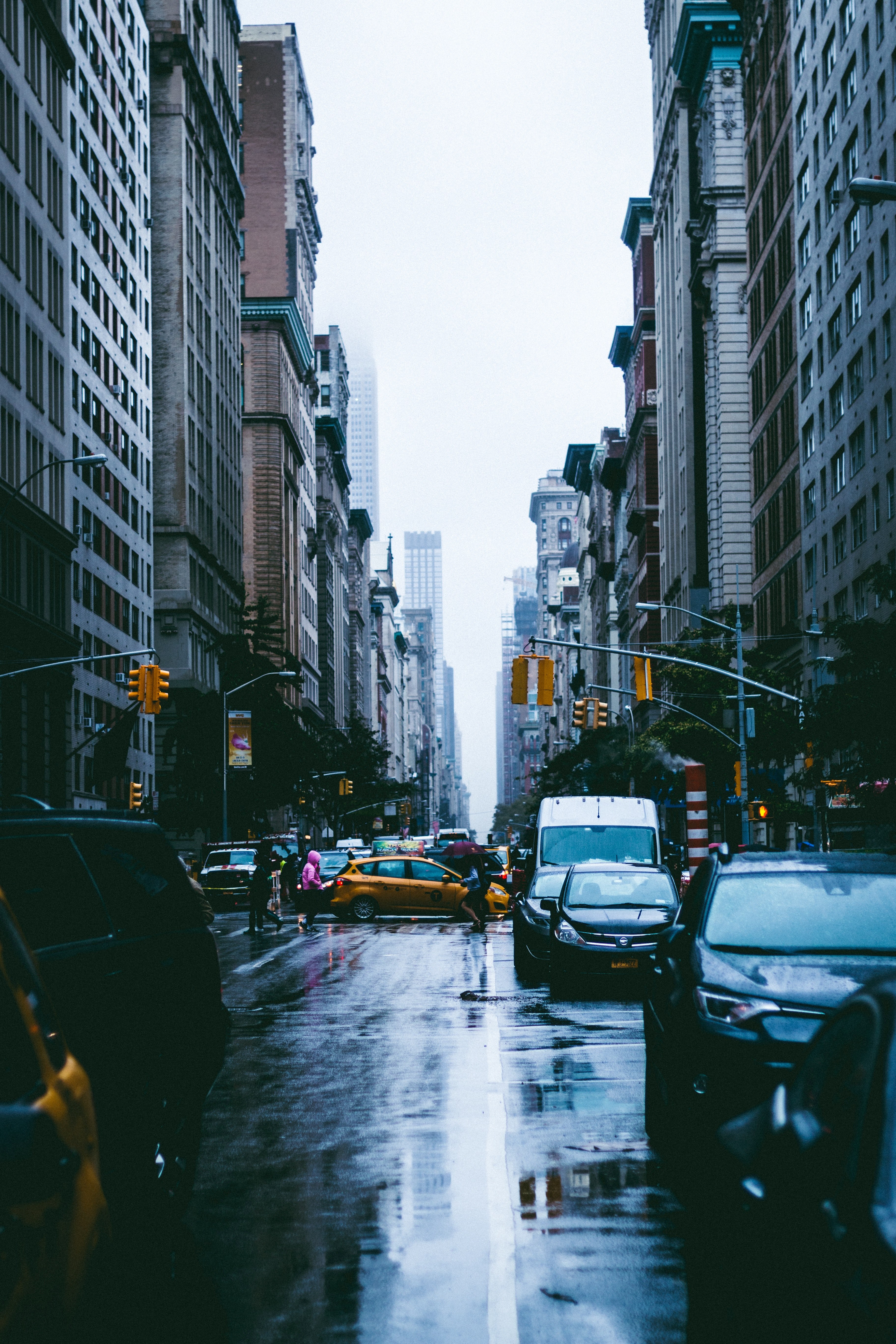 rainy 5th ave 4k, Phone HD Wallpaper