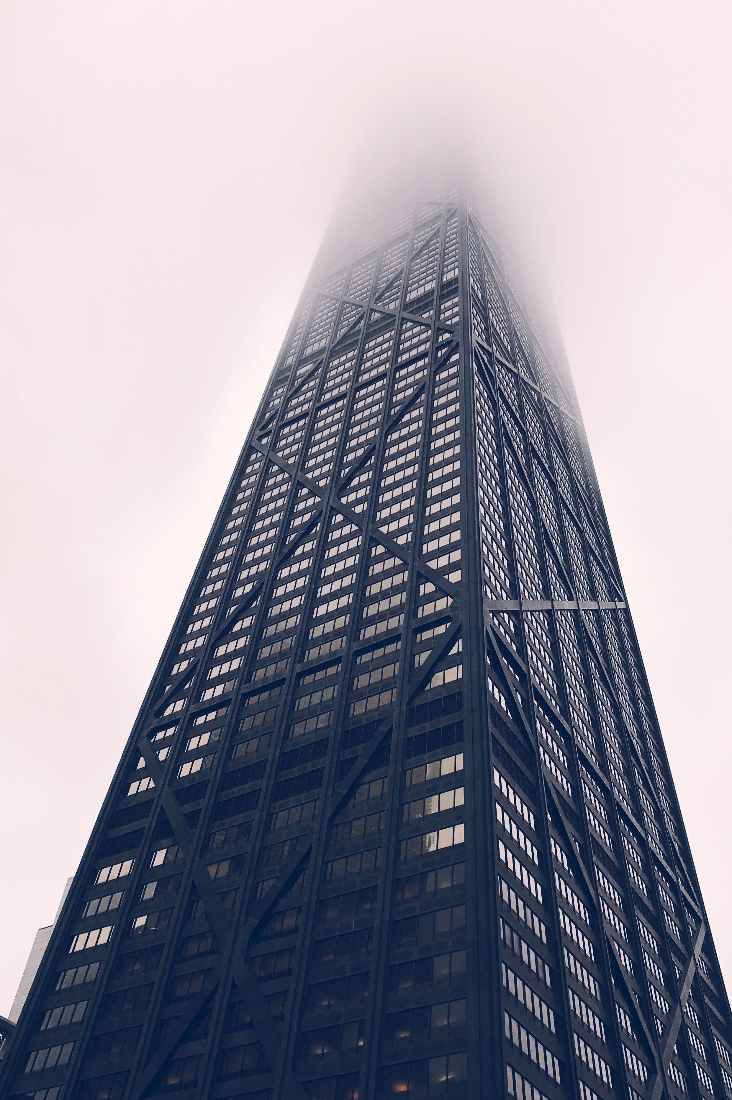 city building in chicago disappears into the foggy sky, disappearing skyscrapers 4k, Phone HD Wallpaper