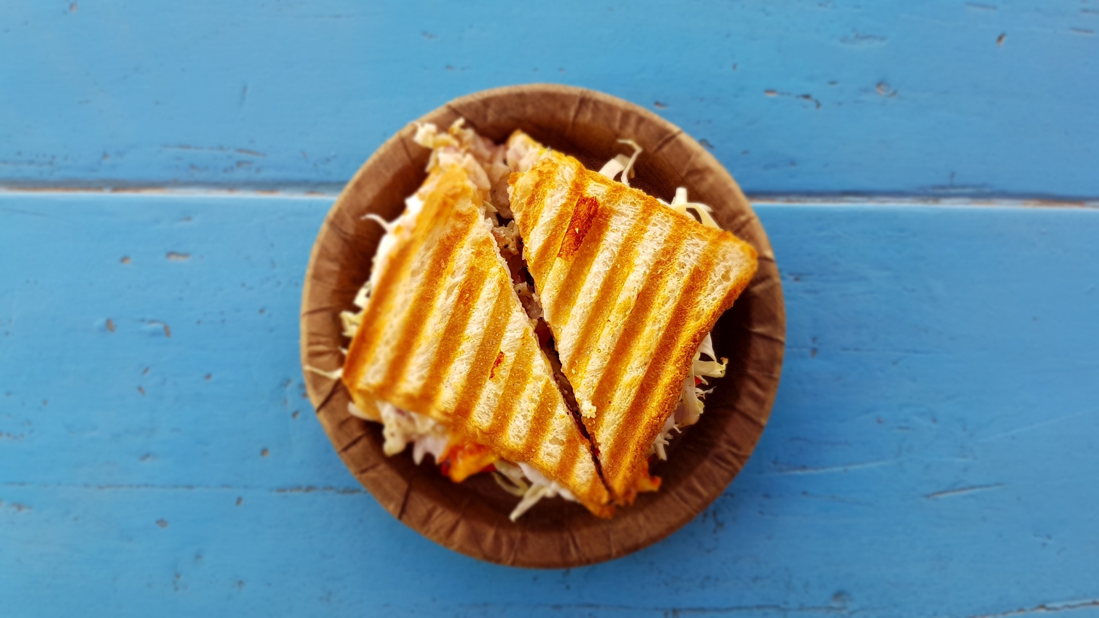 grilled panini sandwich on a blue background, a kollam grilled cheese 4k, HD Wallpaper