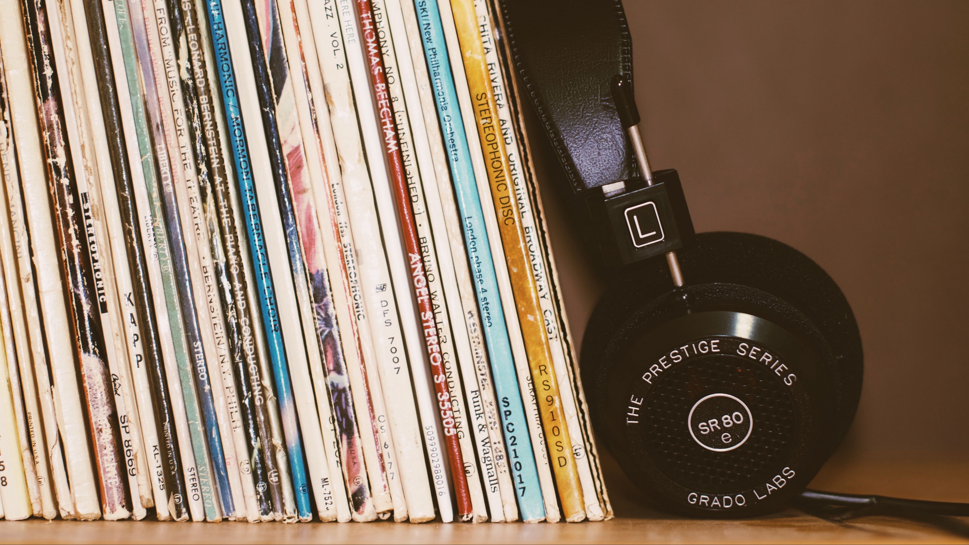 headphones, vinyl records, collection, 4k, HD Wallpaper