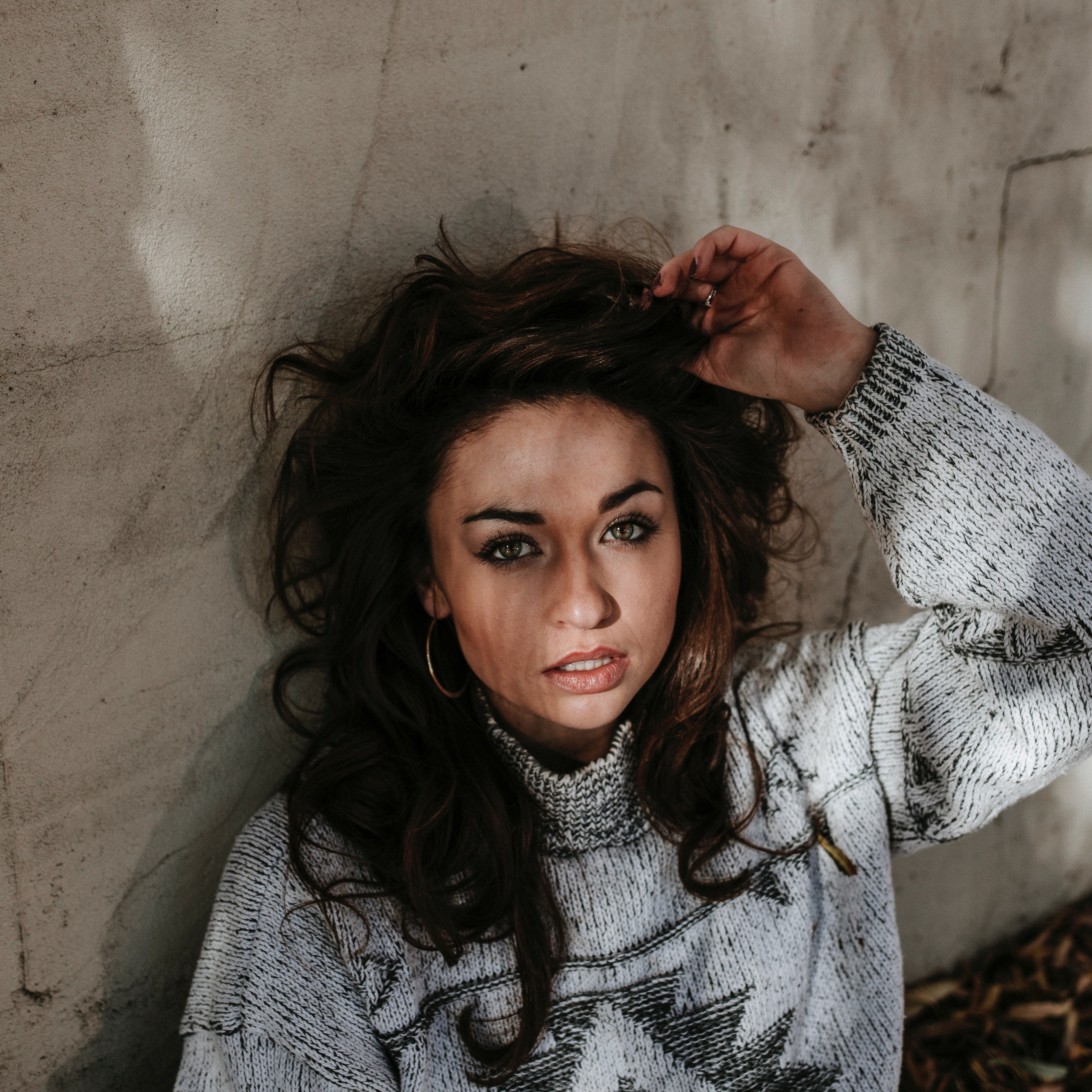 woman in knitted jumper posing in front of concrete wall at jacksonville beach, woman in jumper posing 4k, HD Wallpaper