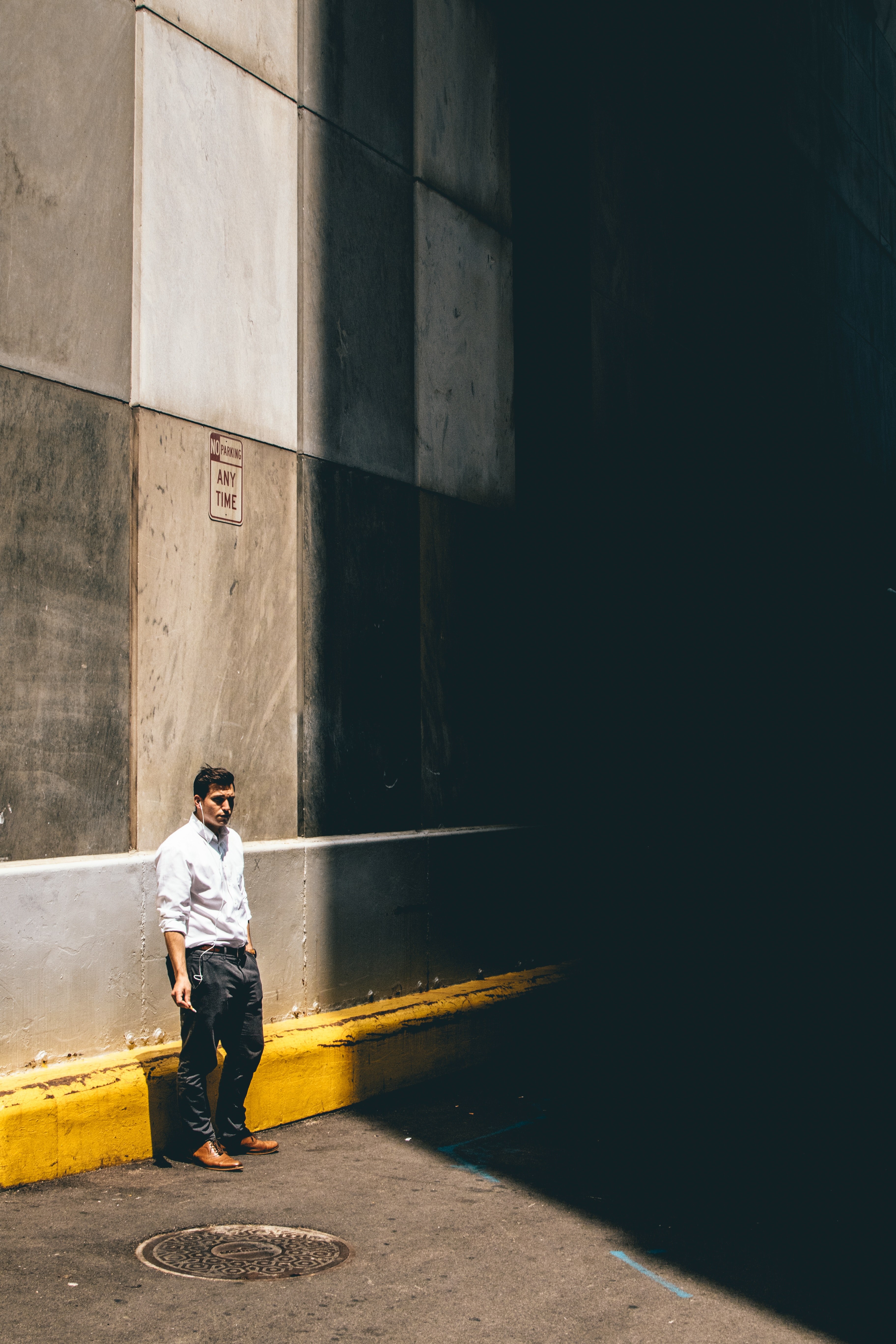 man standing smoking and smoker hd, 4k, Phone HD Wallpaper