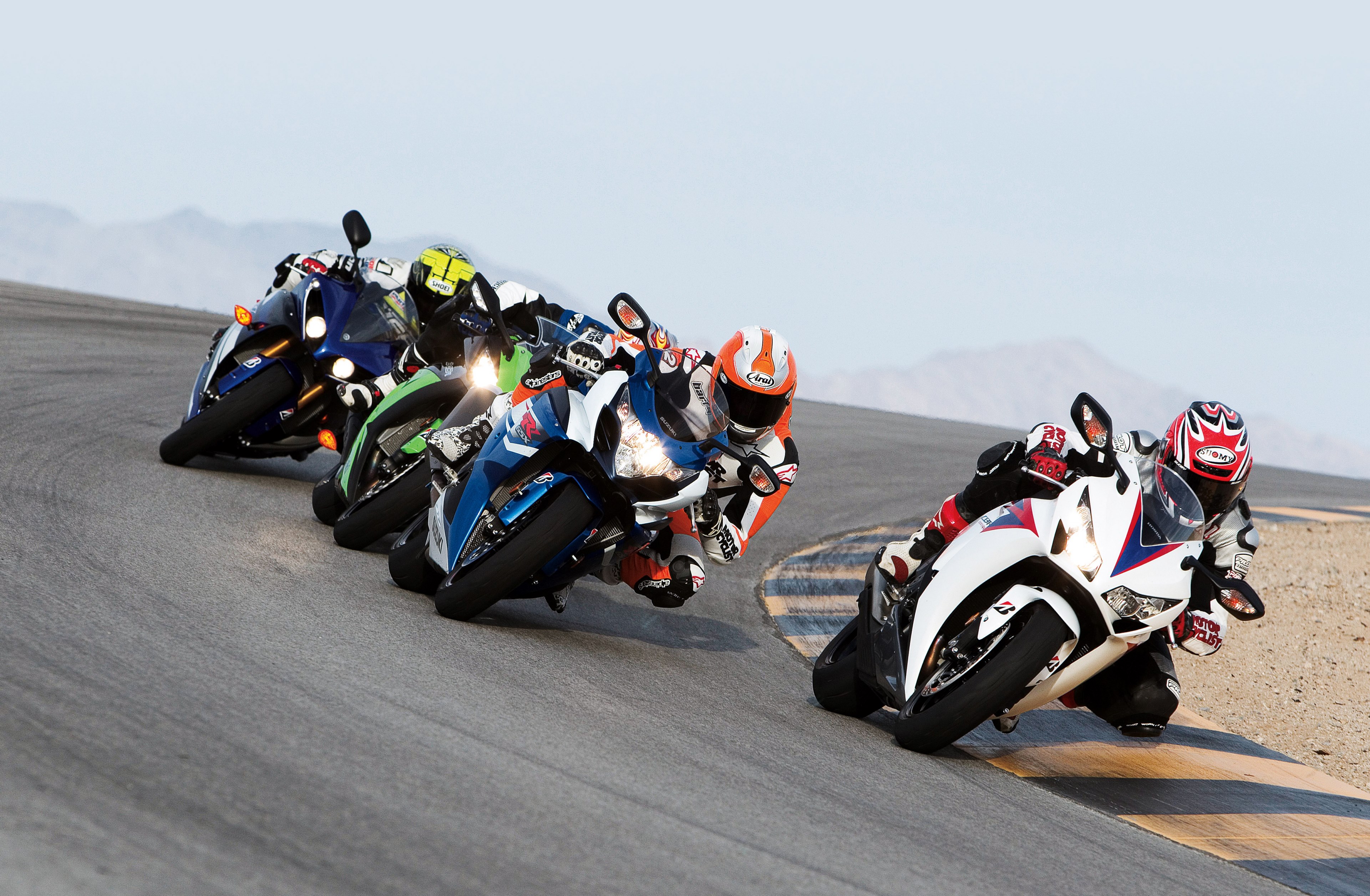 motorcycle racers drive around a curve during a competition, racing around the curve 4k, HD Wallpaper