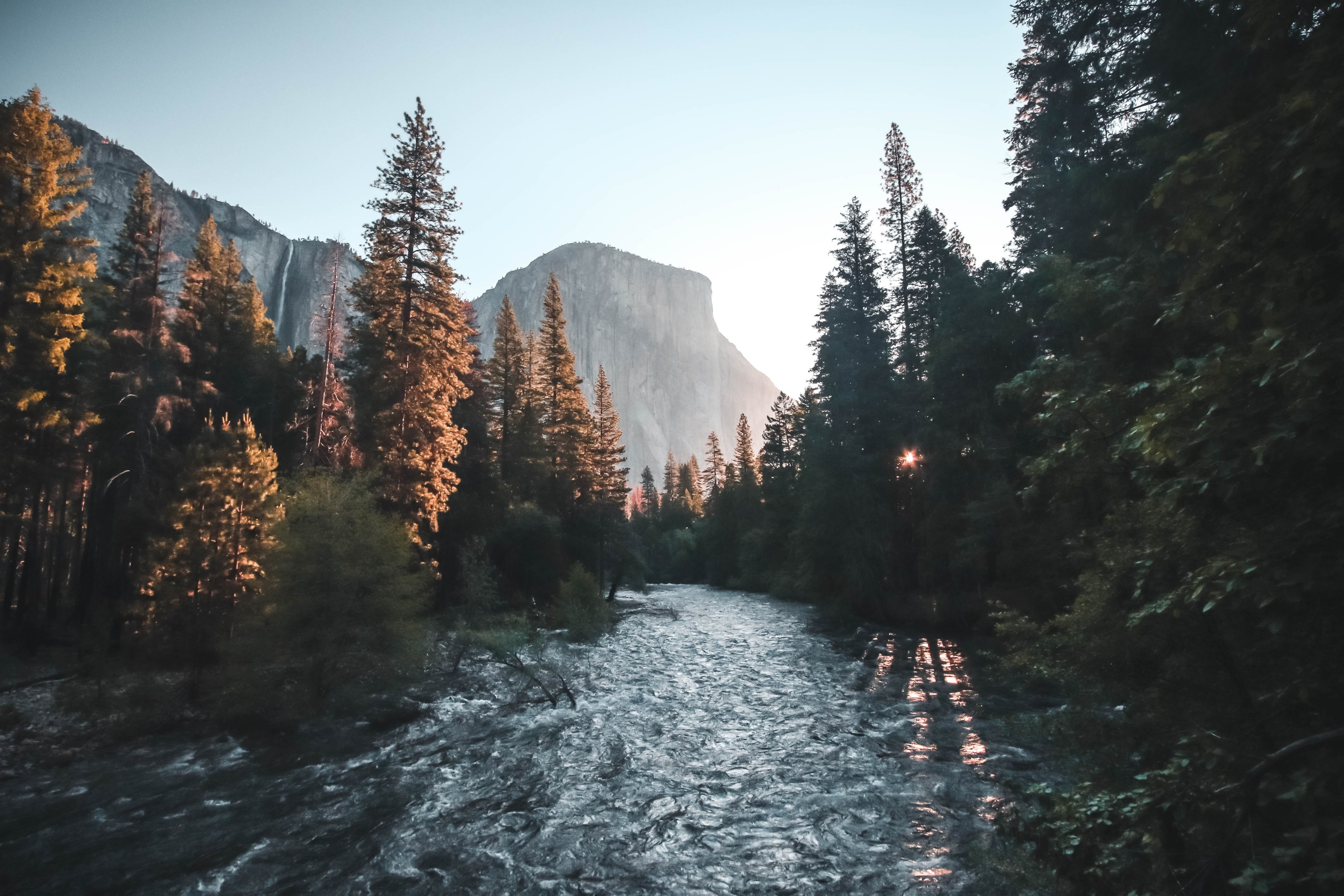 a fast flowing stream in the yosemite valley with a view on a granite summit, valley views 4k, HD Wallpaper