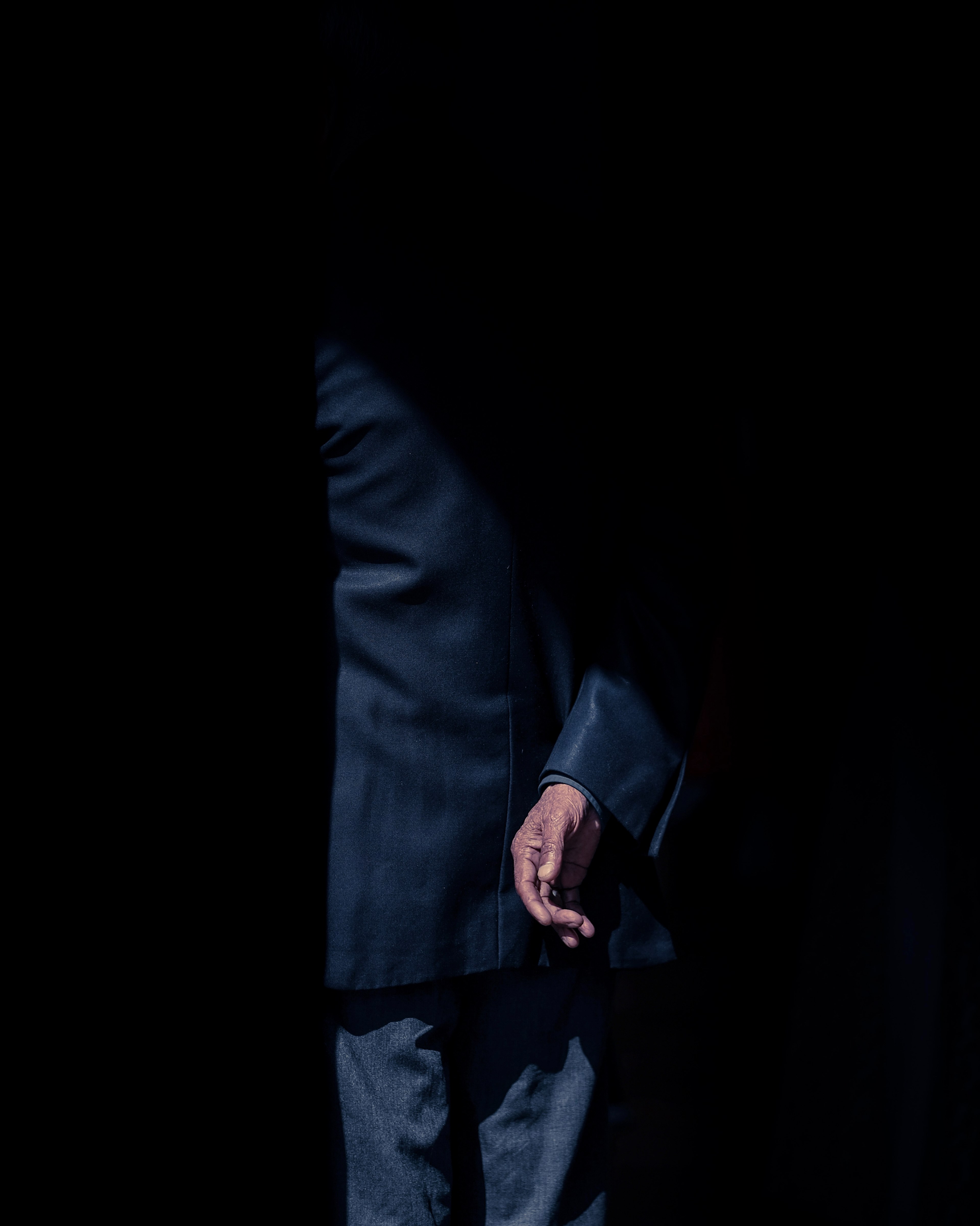 person hand suit and man hd, 4k, Phone HD Wallpaper