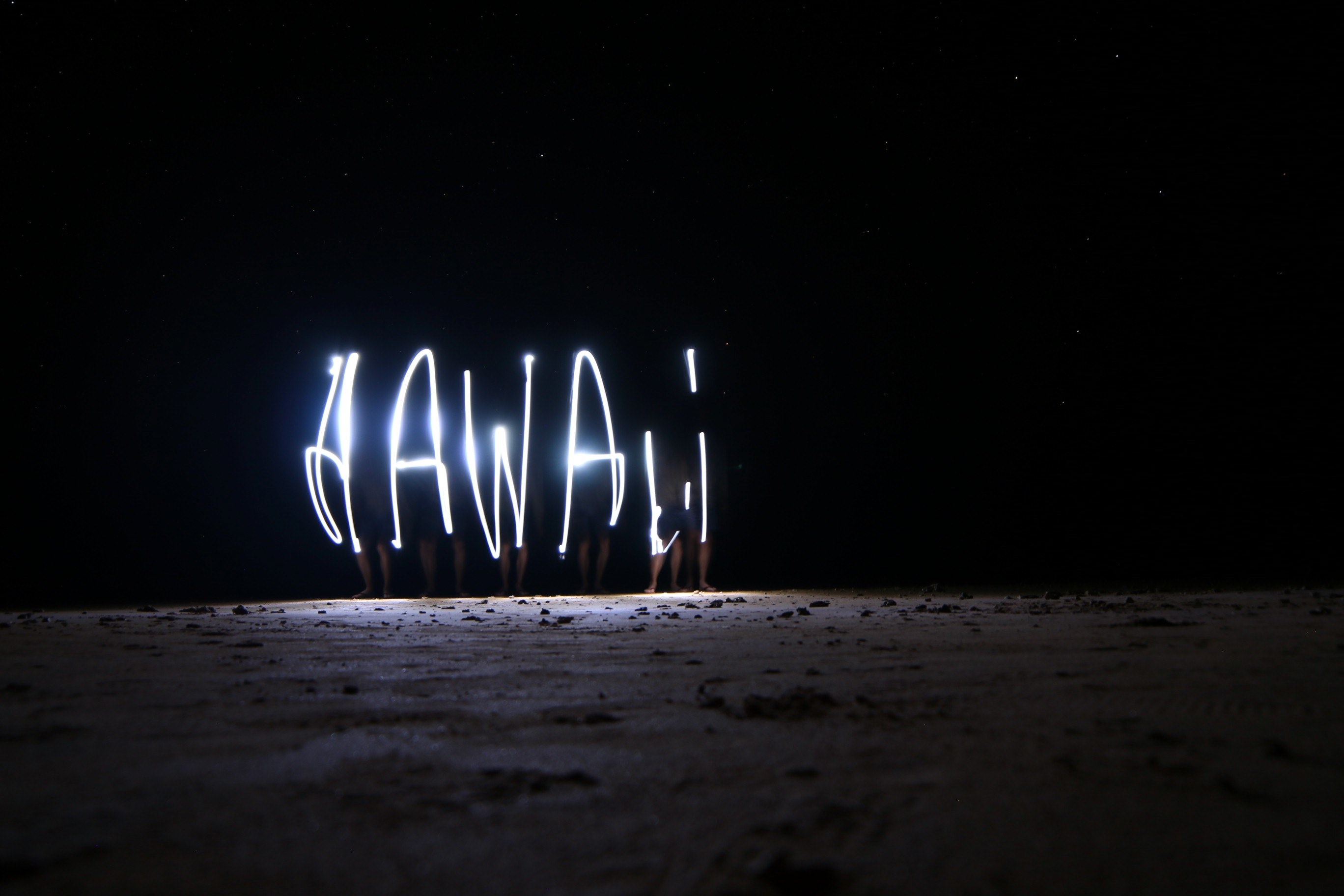 a night time light painting that spells out hawaii taken on anini beach, on the beach in hawaii 4k, HD Wallpaper
