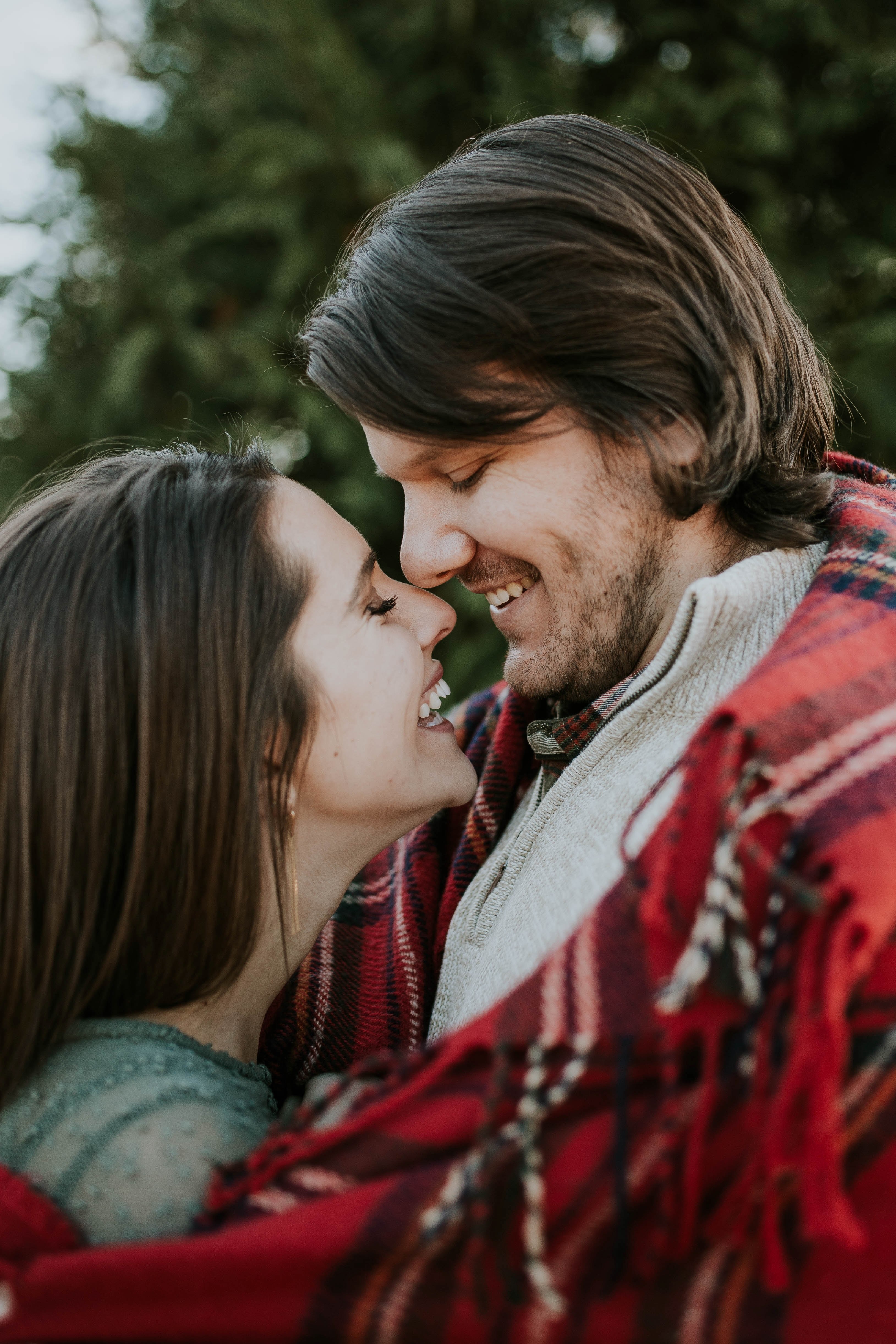 man and woman wrapped together in a red plaid blanket outdoors, its cold out here 4k, Phone HD Wallpaper