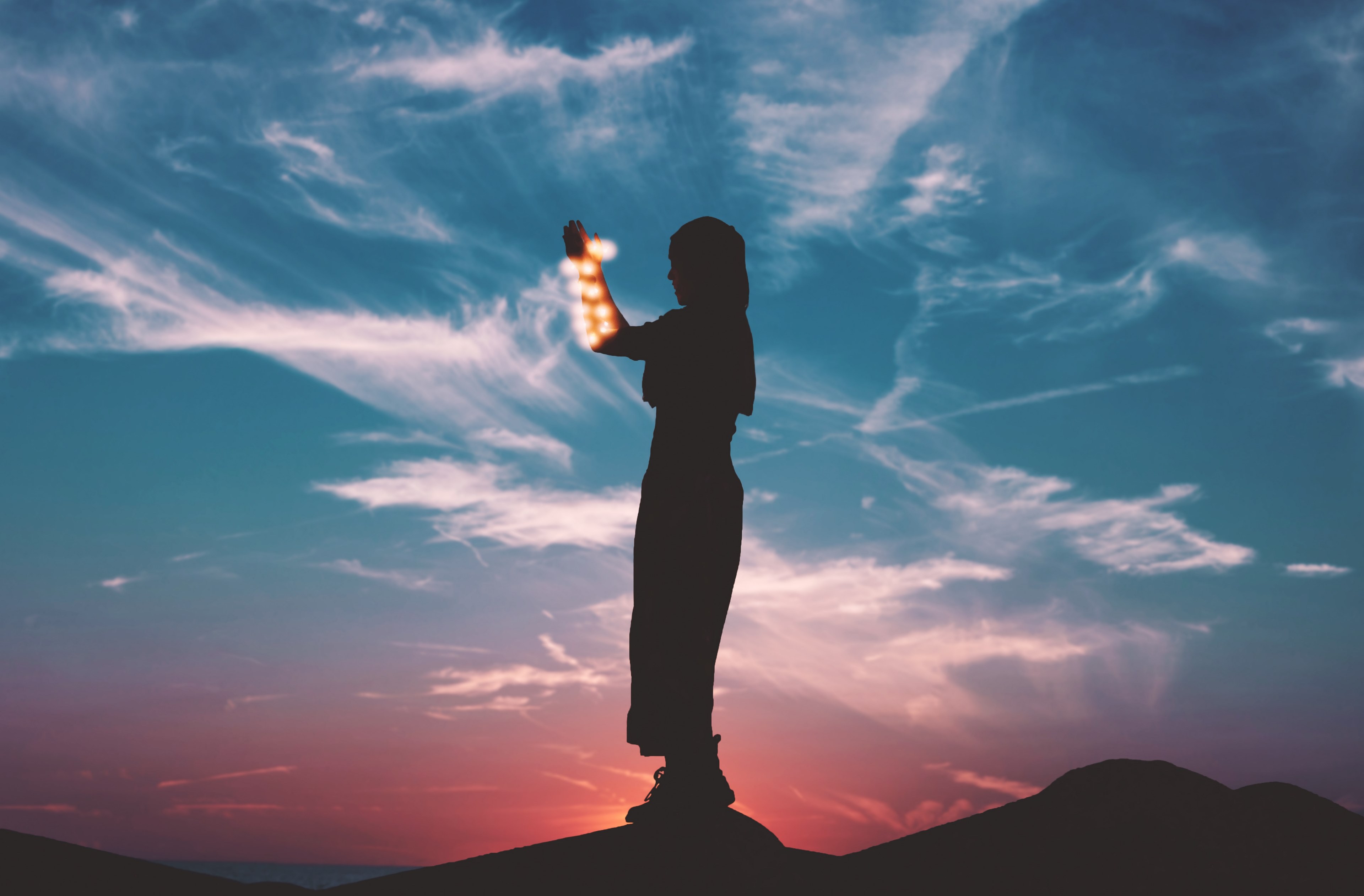 a silhouette woman holding lights stands in front of a blue and red twilight sky backdrop, silhouette woman holding lights at twilight 4k, HD Wallpaper