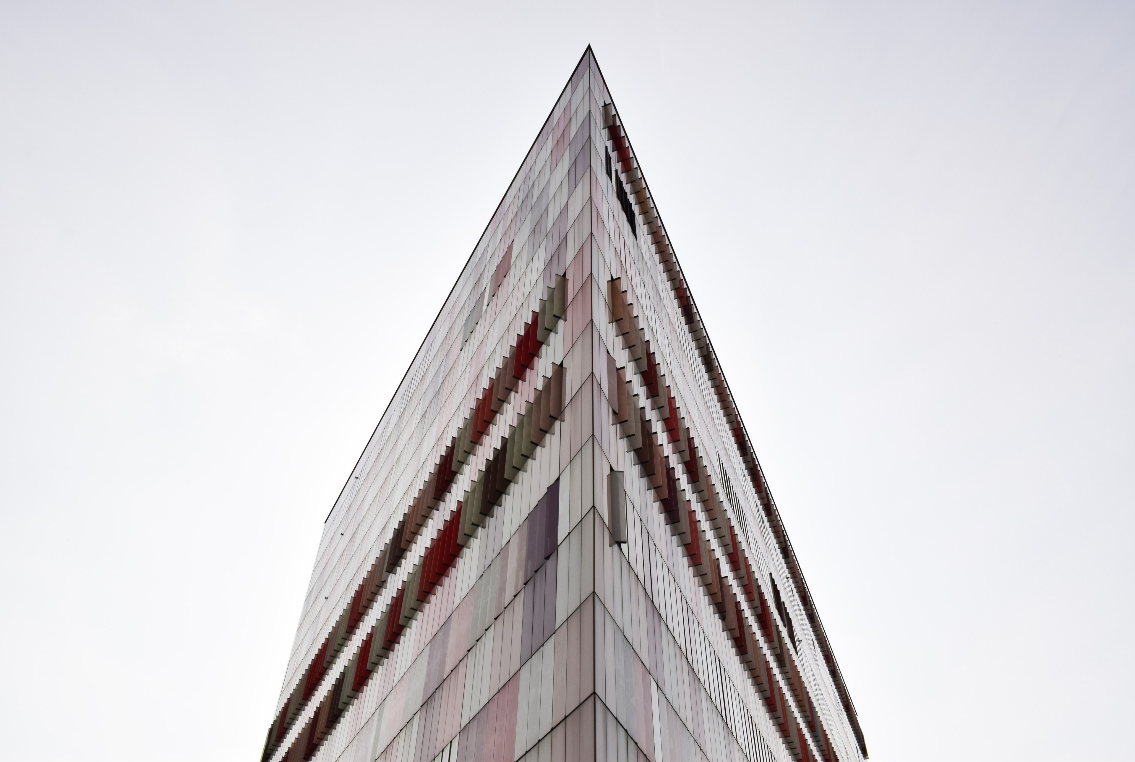 the sharp corner of a tall triangular skyscraper, triangular skyscraper 4k, HD Wallpaper